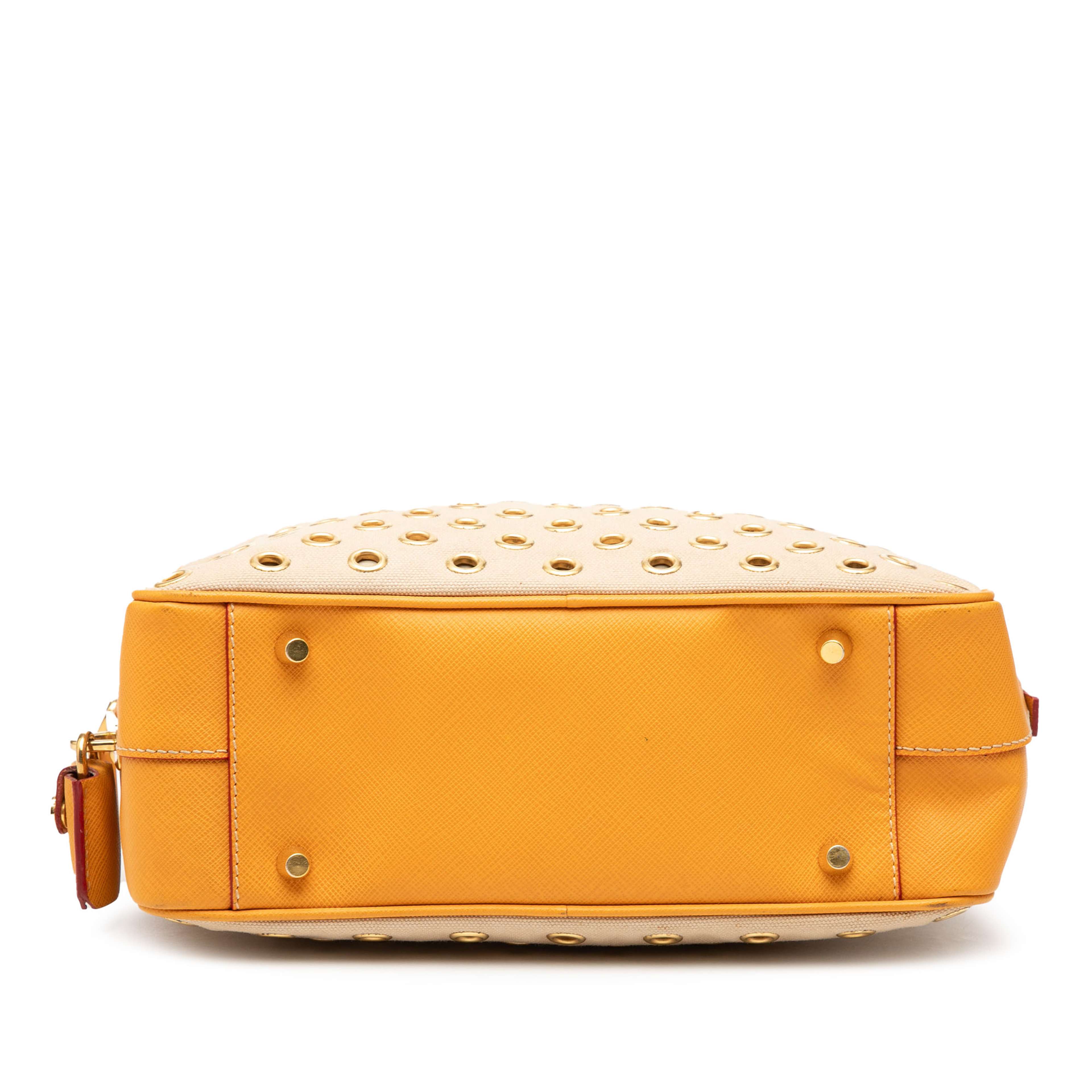 Prada Small Saffiano Trimmed Canvas Grommet Bauletto Bag, från Luxclusif, i färgen beige. Klicka för att öppna bilden i stort format