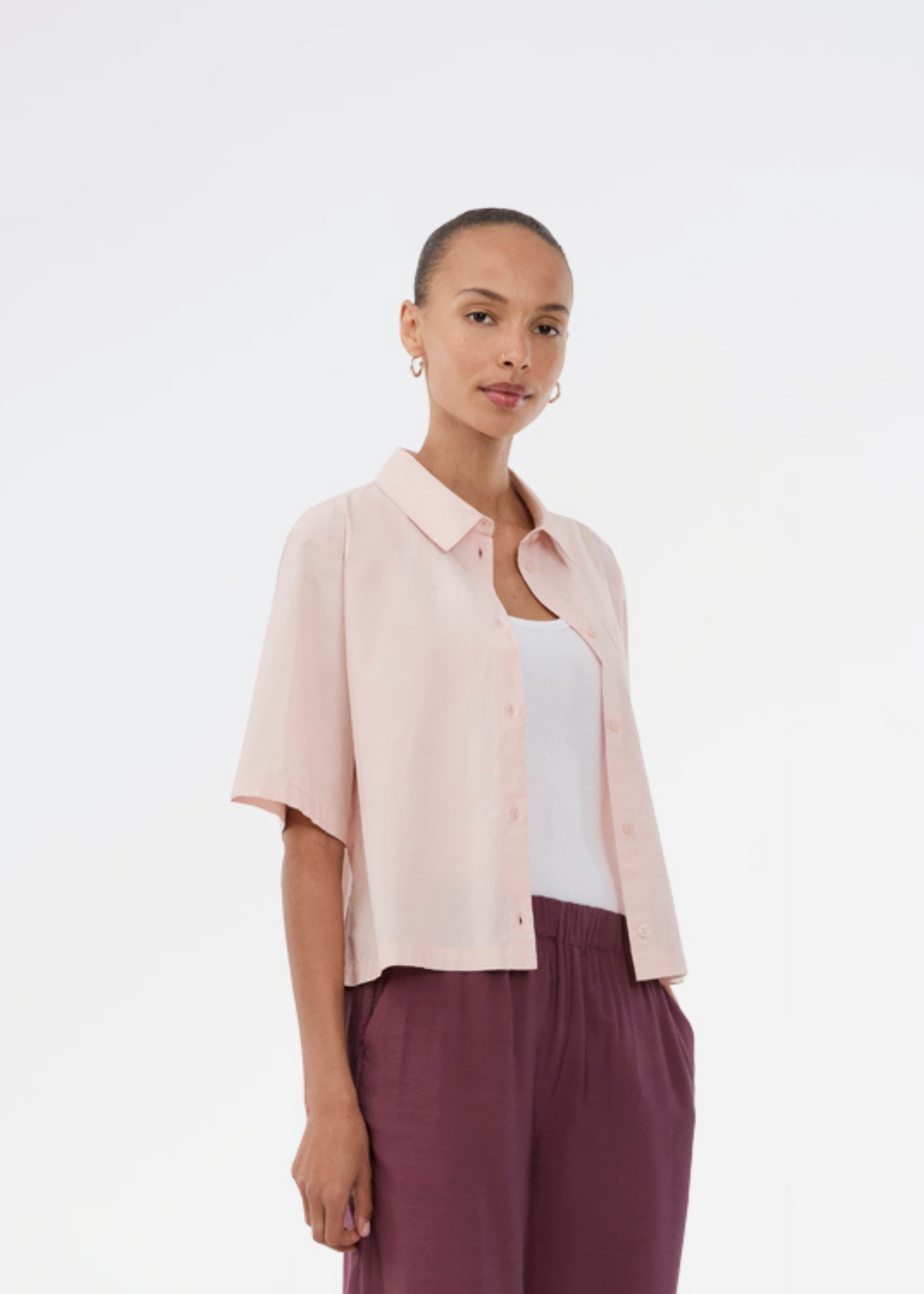 Vilbertmd Shirt, från Modström, i färgen peach whip. Klicka för att öppna bilden i stort format