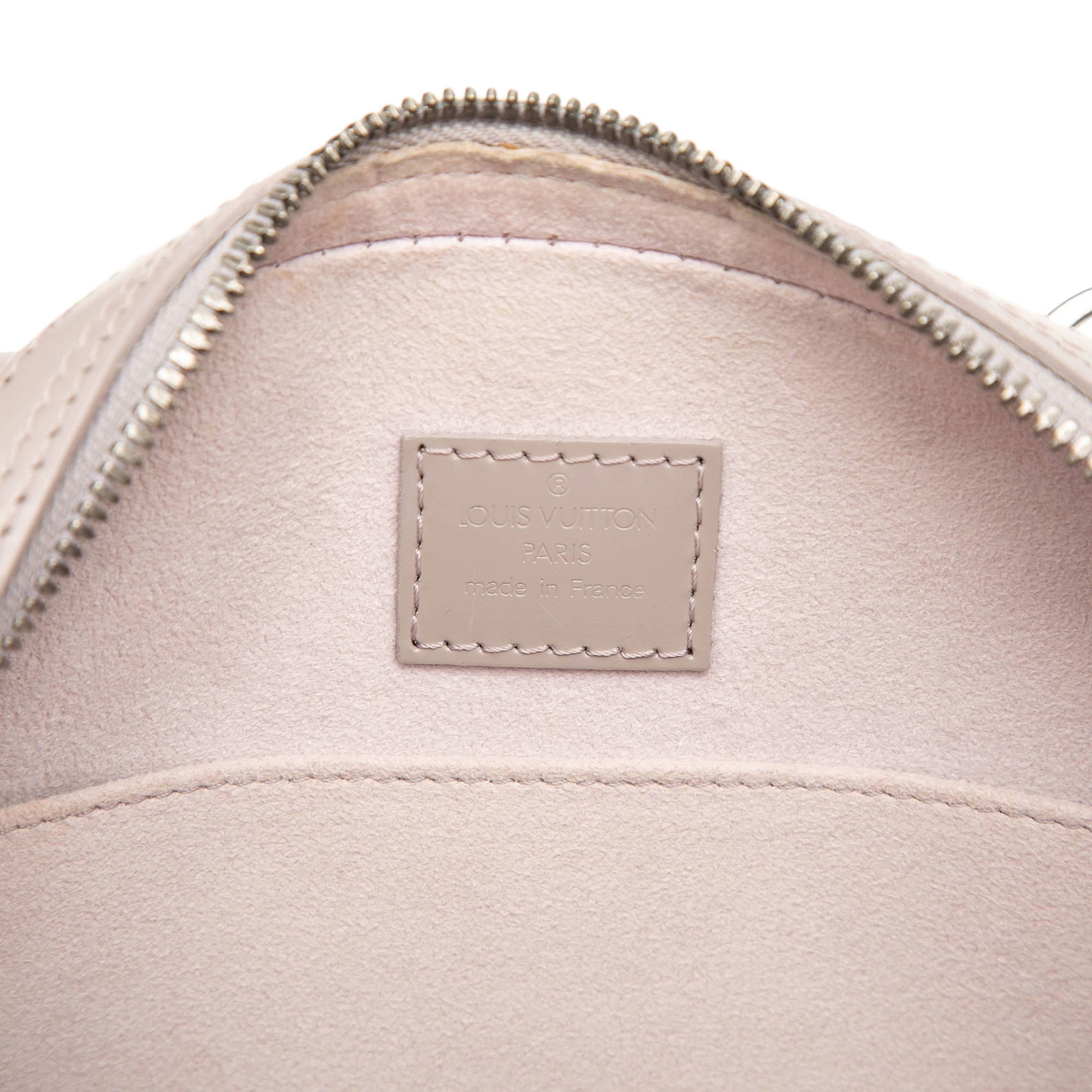 Louis Vuitton Epi Jasmine, från Luxclusif, i färgen lilac. Klicka för att öppna bilden i stort format