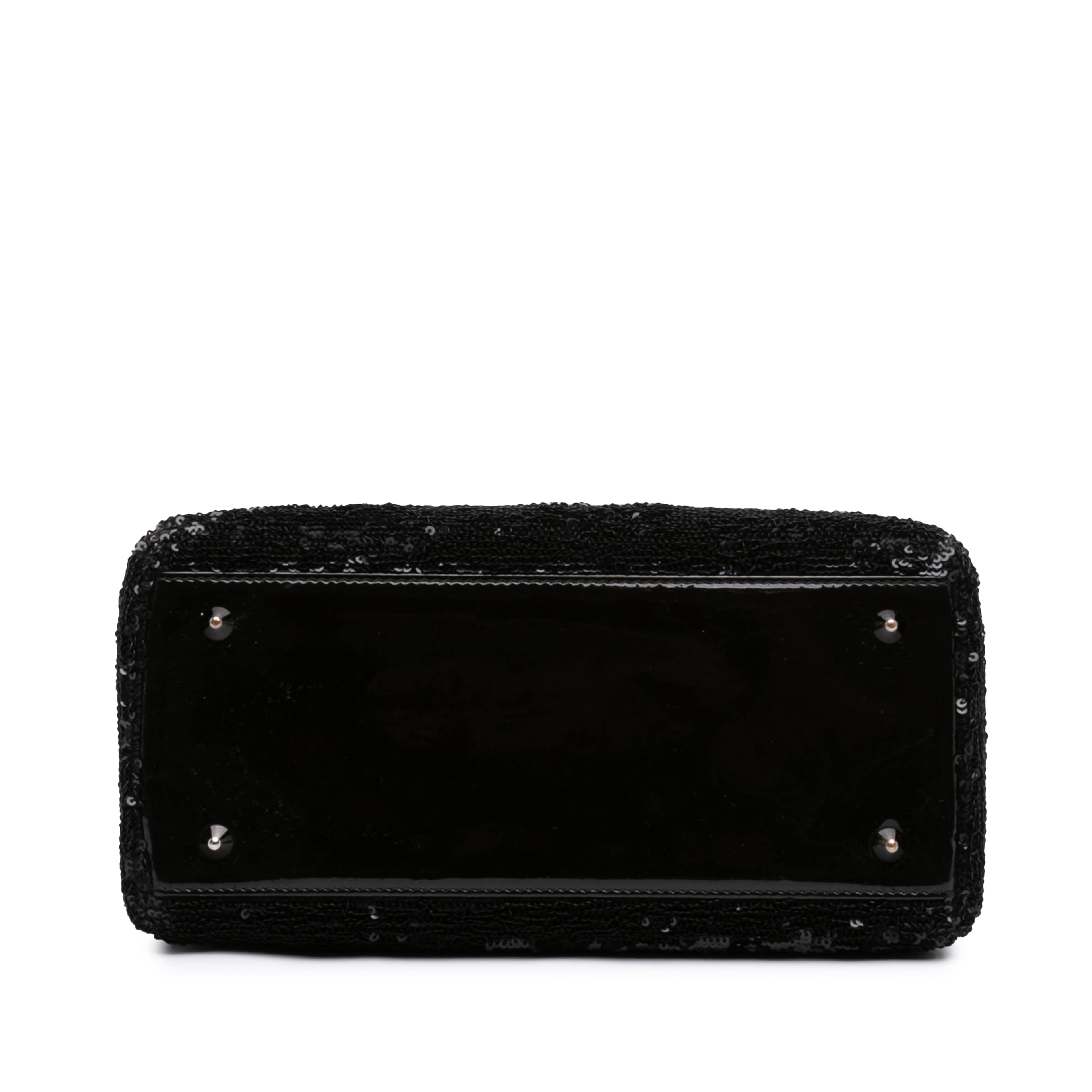 Dior Medium Sequins Lady Dior, från Luxclusif, i färgen svart. Klicka för att öppna bilden i stort format