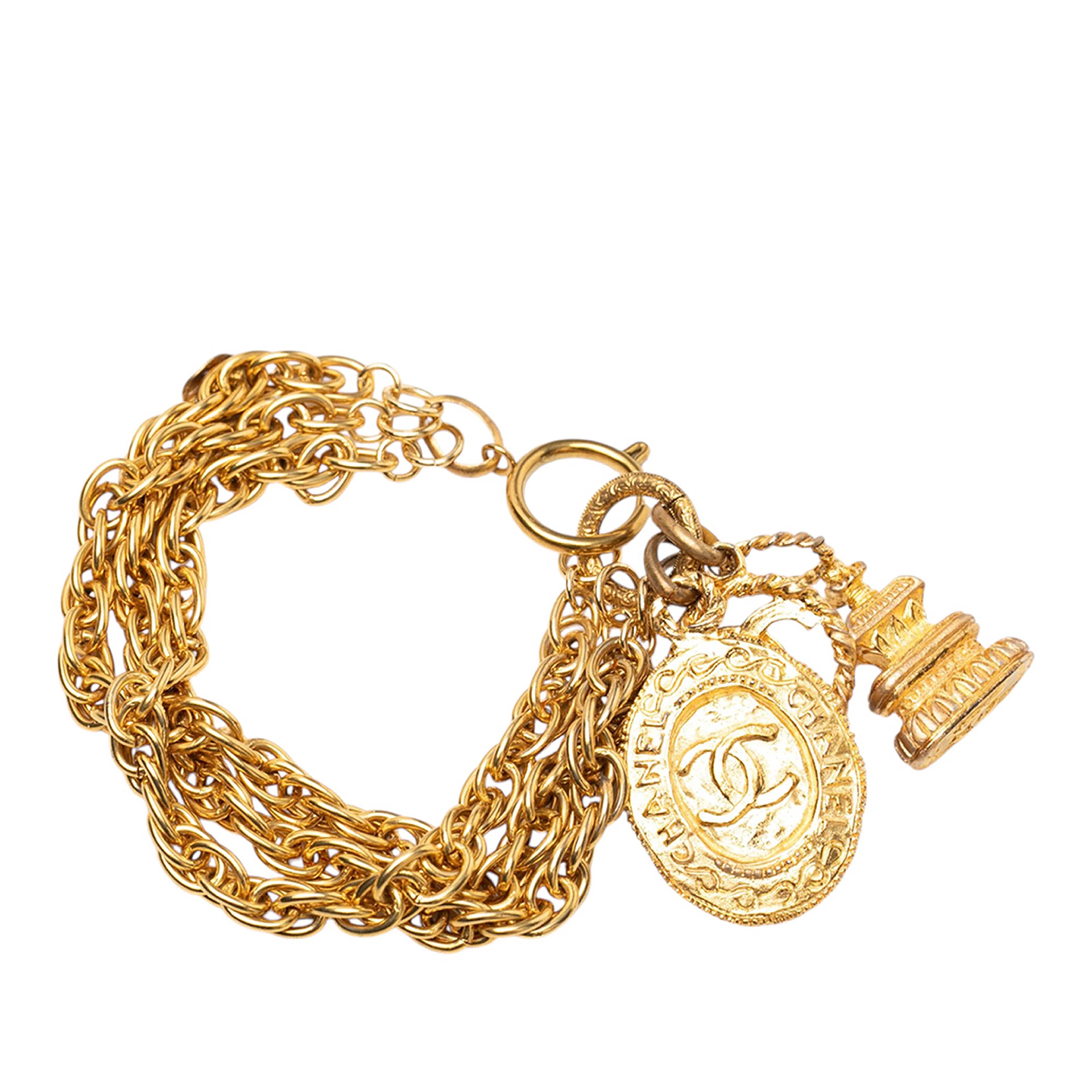 Chanel Cc Gold Plated Triple Chain Logo Charm Bracelet, från Luxclusif, i färgen gold. Klicka för att öppna bilden i stort format