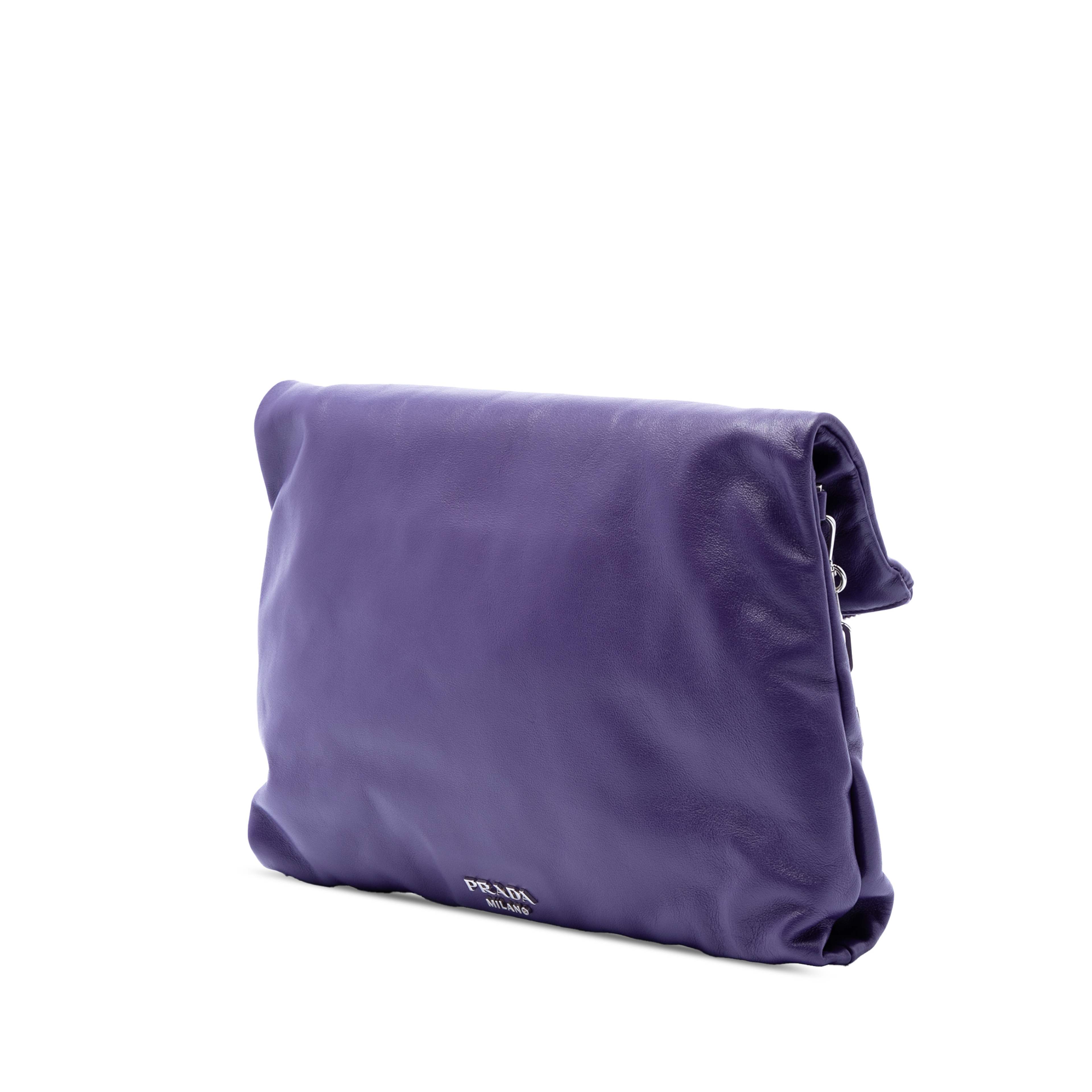 Prada Soft Calf Fold Over Shoulder Bag, från Luxclusif, i färgen purple. Klicka för att öppna bilden i stort format