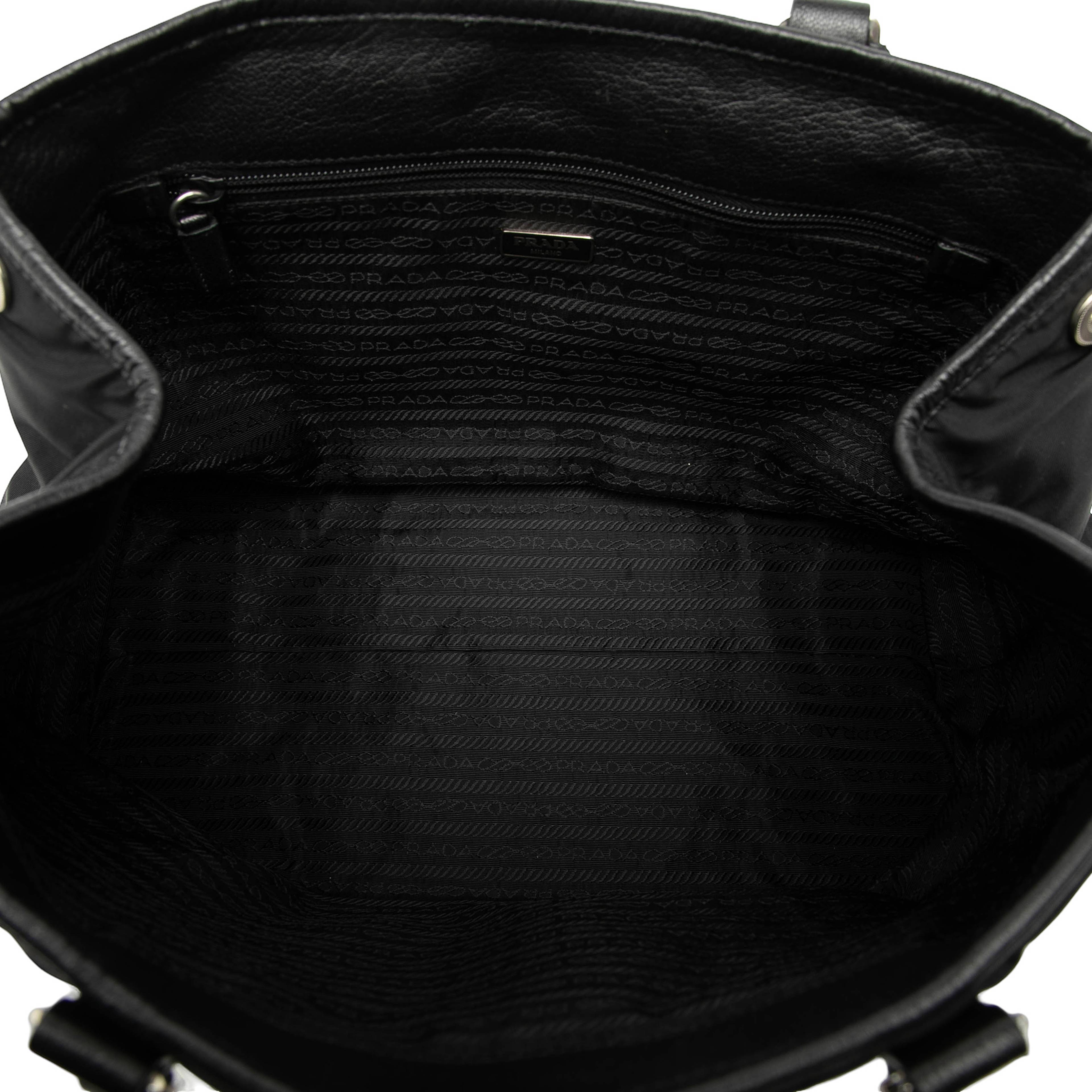 Prada Leather Trimmed Tessuto Tote, från Luxclusif, i färgen black. Klicka för att öppna bilden i stort format