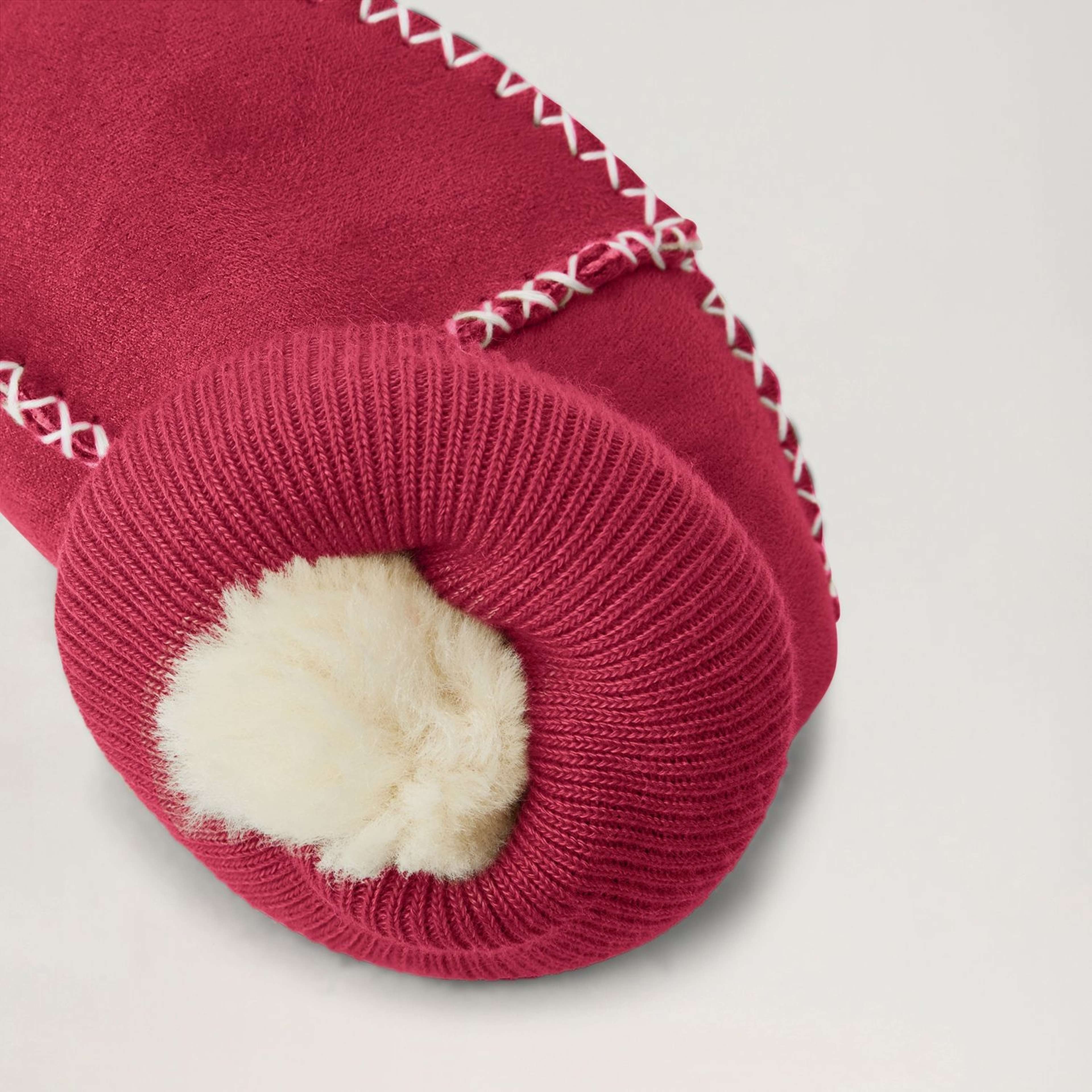 Cosy Mocs, från BabyMocs, i färgen red. Klicka för att öppna bilden i stort format