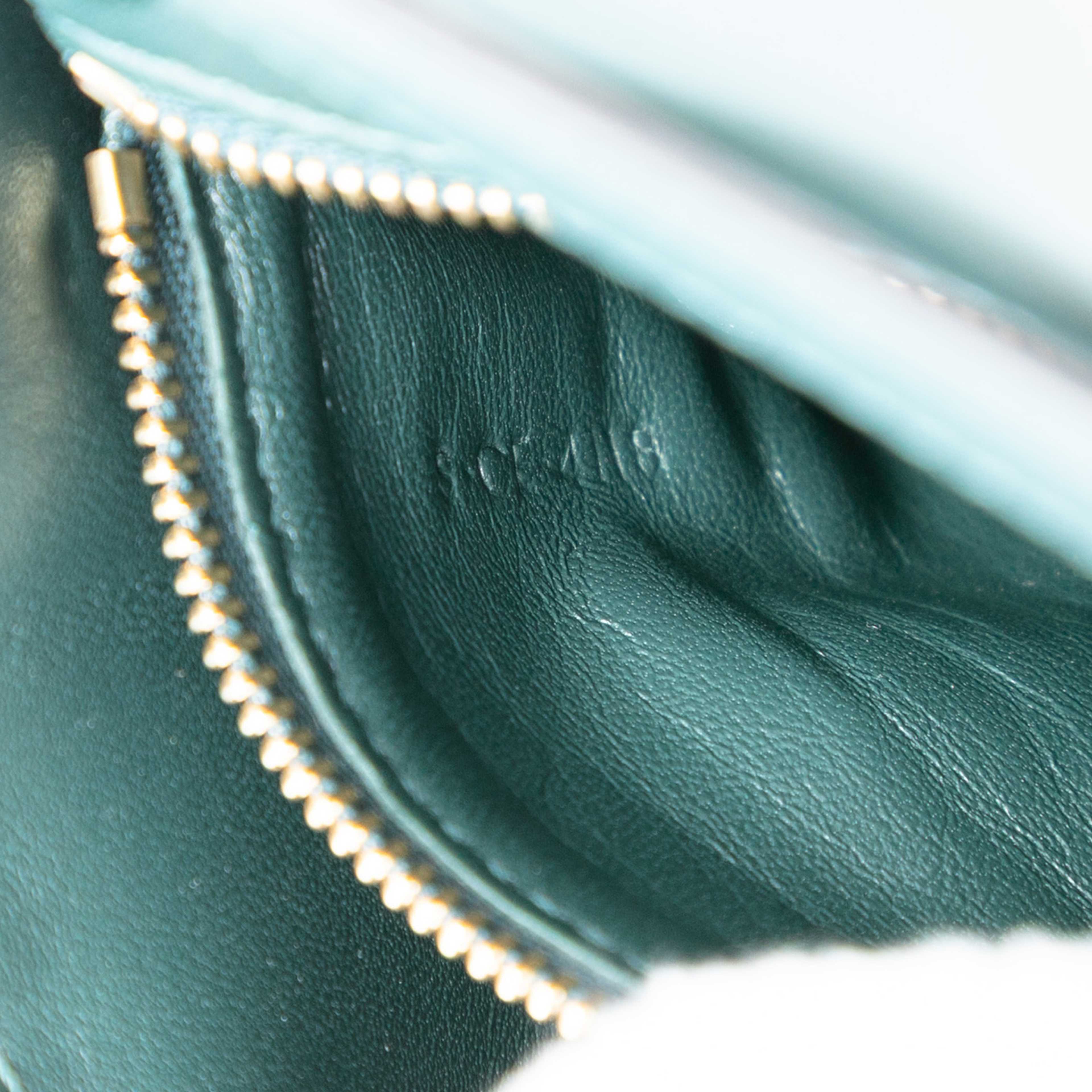 Celine Small Calfskin Classic Box, från Luxclusif, i färgen dark green. Klicka för att öppna bilden i stort format