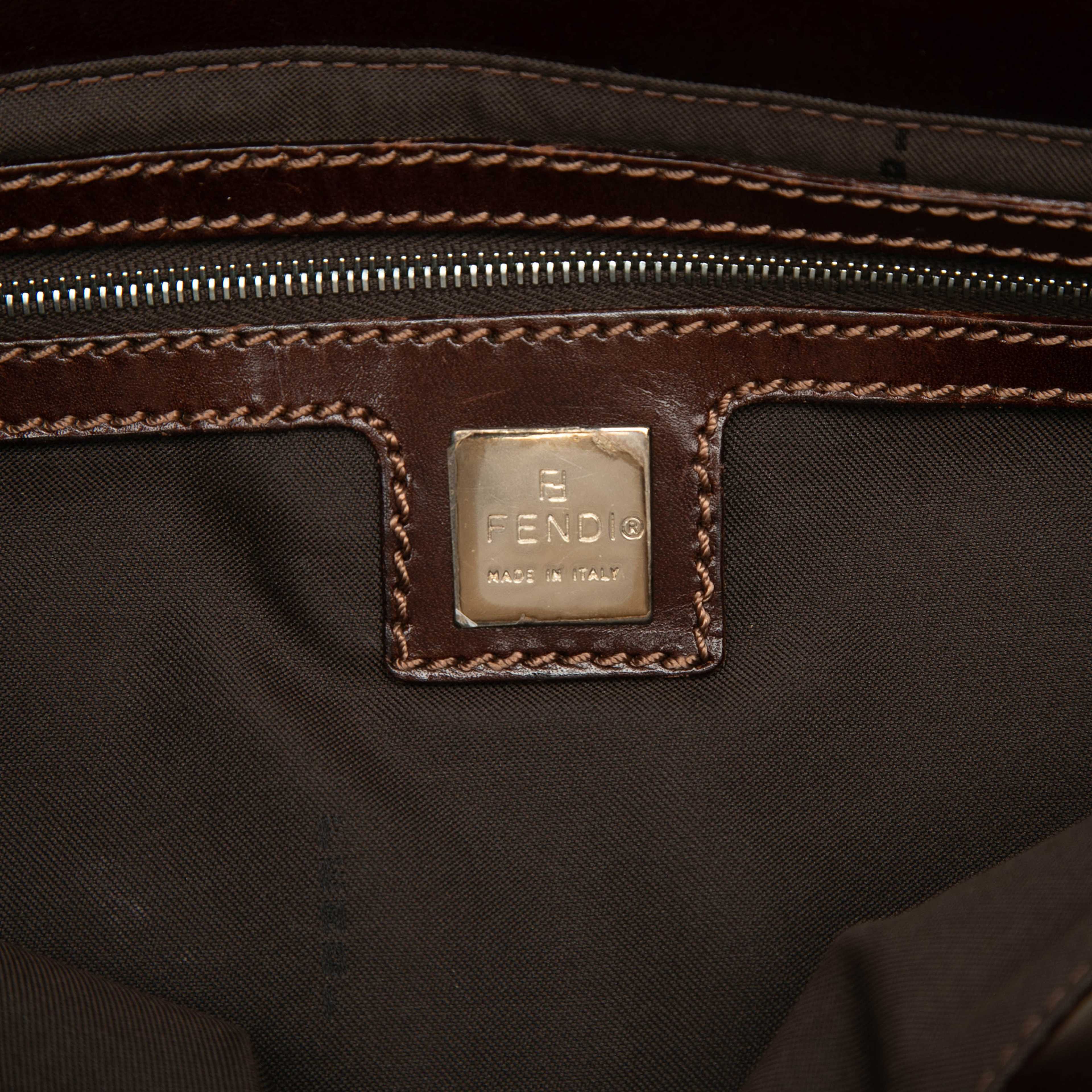 Fendi Zucca Canvas Metal Handle Tote, från Luxclusif, i färgen brown. Klicka för att öppna bilden i stort format