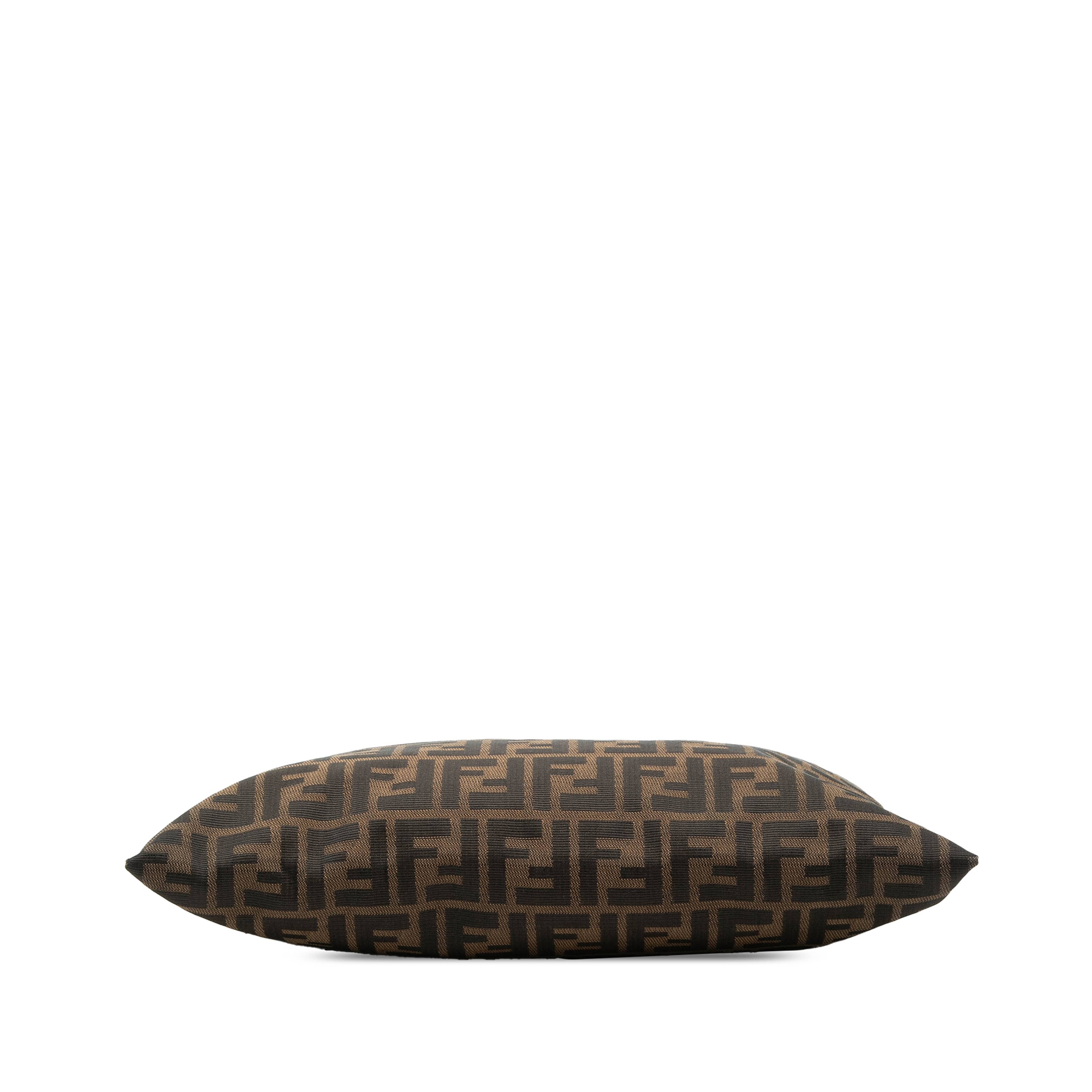 Fendi Zucca Canvas Metal Handle Tote, från Luxclusif, i färgen brun. Klicka för att öppna bilden i stort format