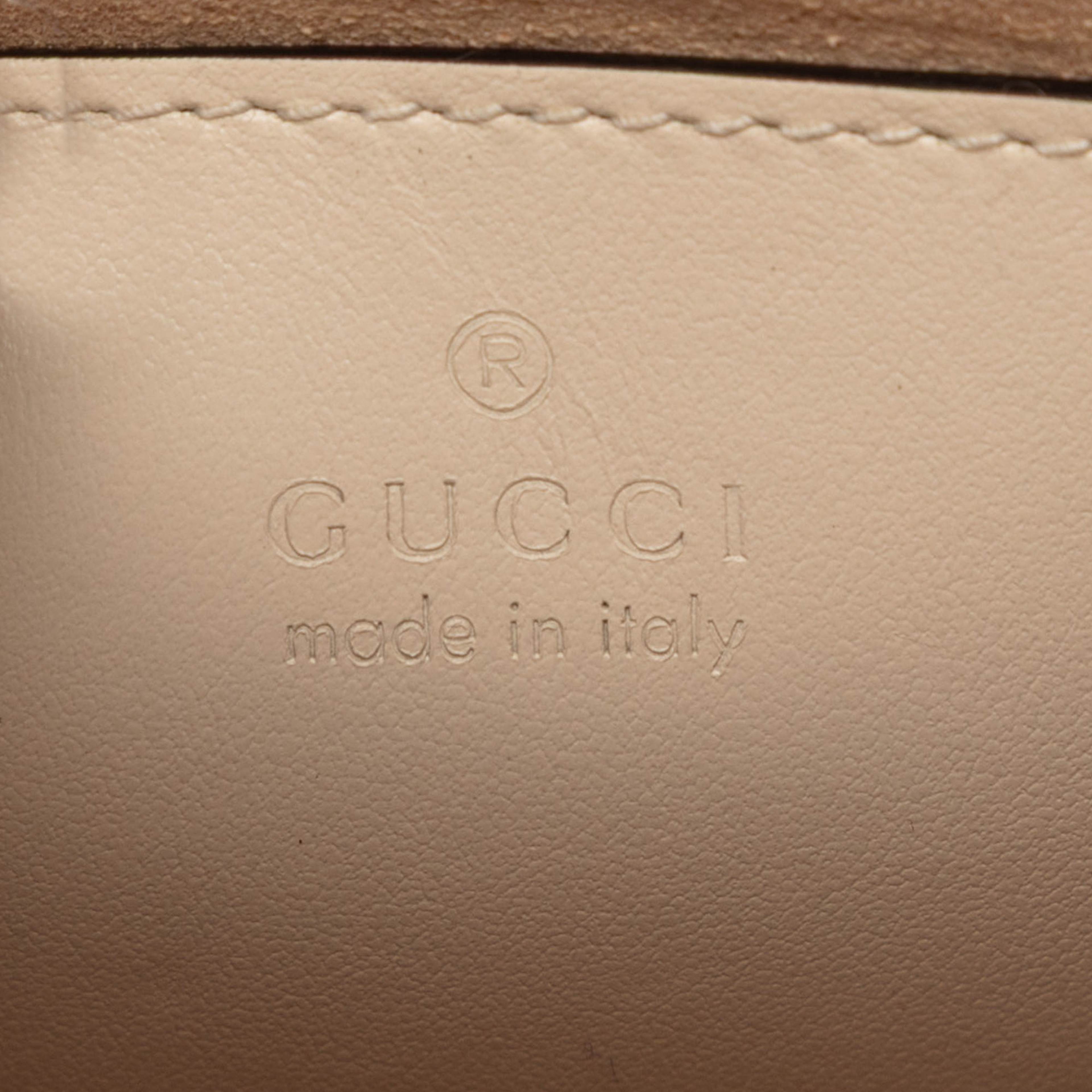 Gucci Mini Gg Marmont Matelasse Leather Satchel, från Luxclusif, i färgen light beige. Klicka för att öppna bilden i stort format