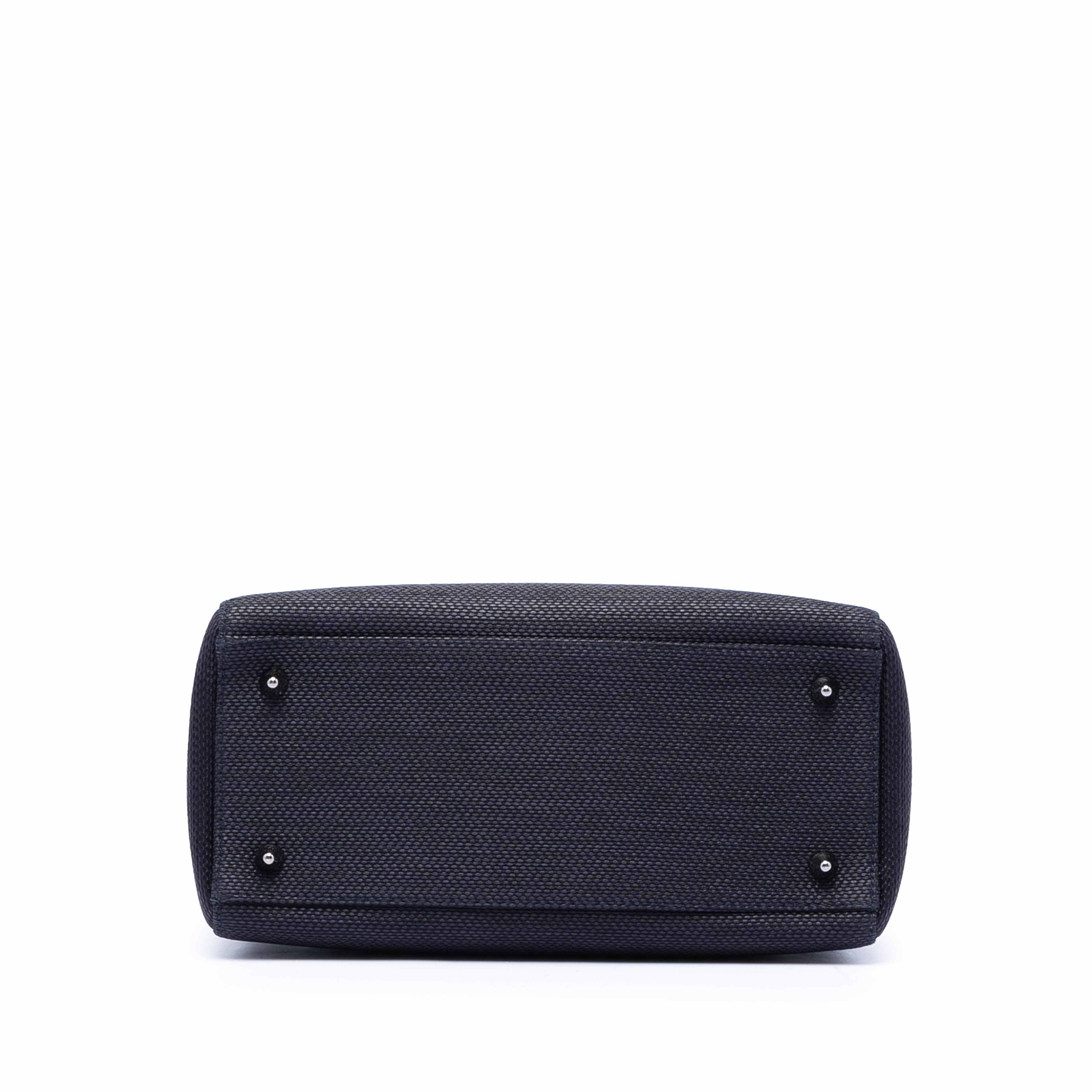 Dior Medium Nylon Lady Dior, från Luxclusif, i färgen navy. Klicka för att öppna bilden i stort format