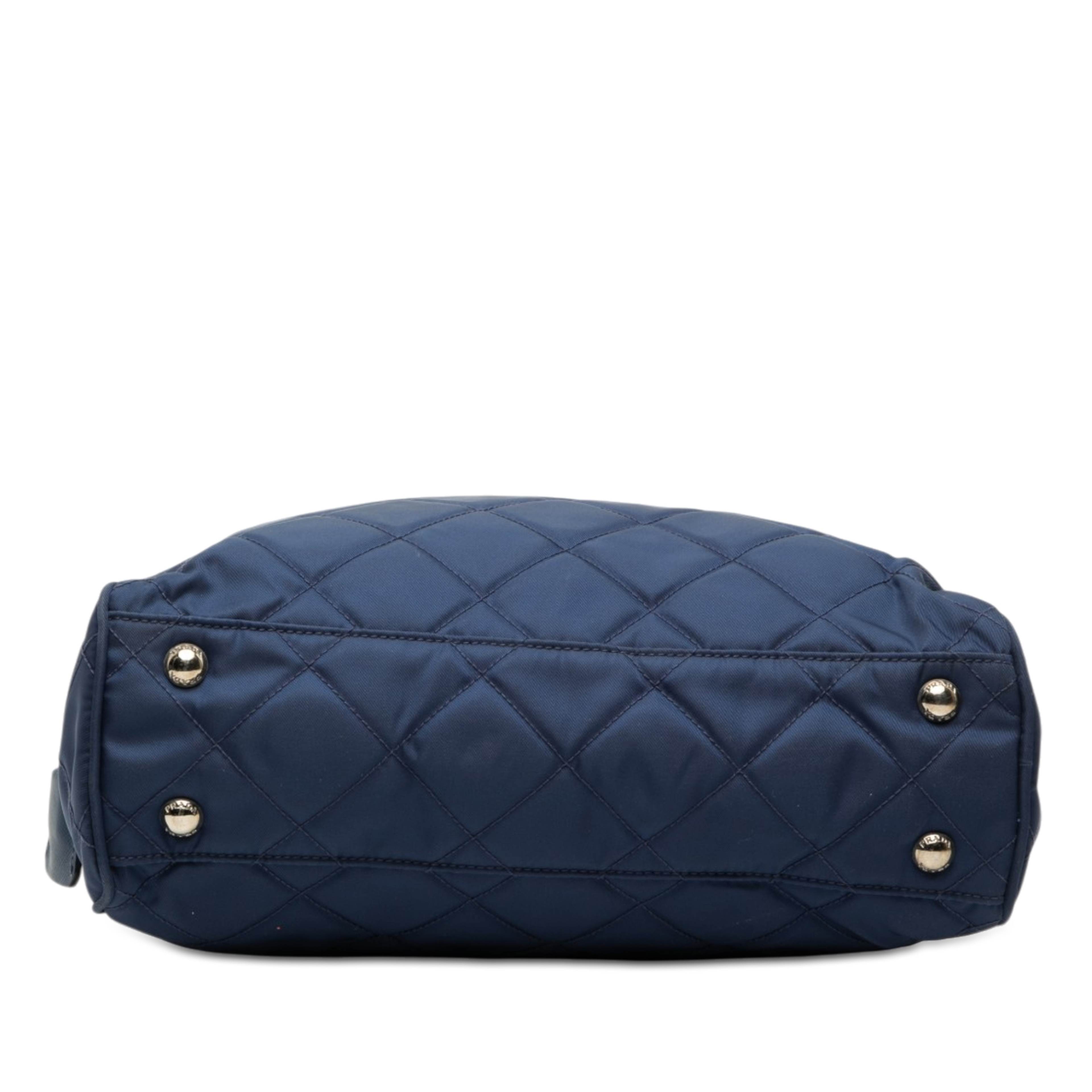 Prada Impuntu Tessuto Chain Shoulder Bag, från Luxclusif, i färgen blue. Klicka för att öppna bilden i stort format