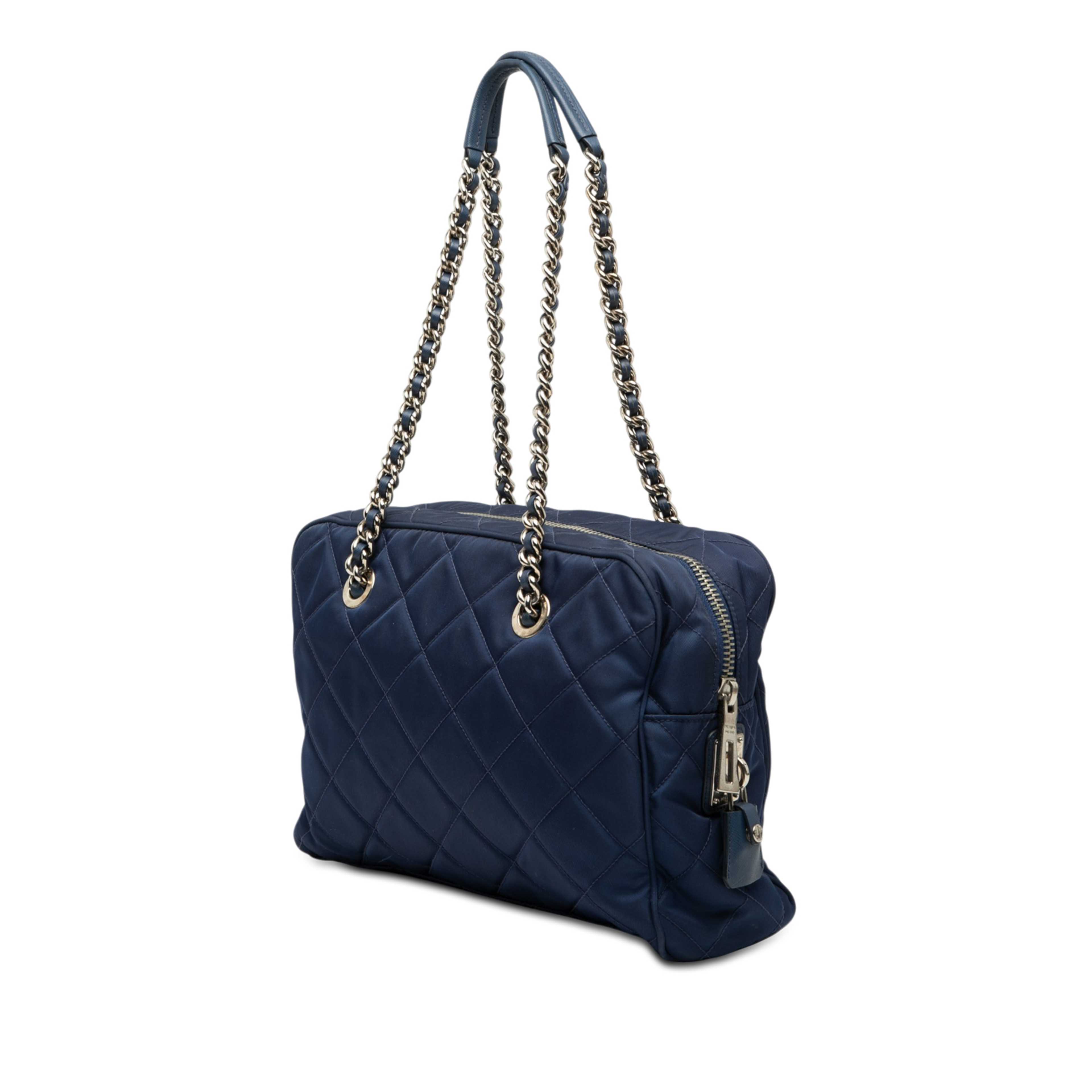 Prada Impuntu Tessuto Chain Shoulder Bag, från Luxclusif, i färgen blue. Klicka för att öppna bilden i stort format