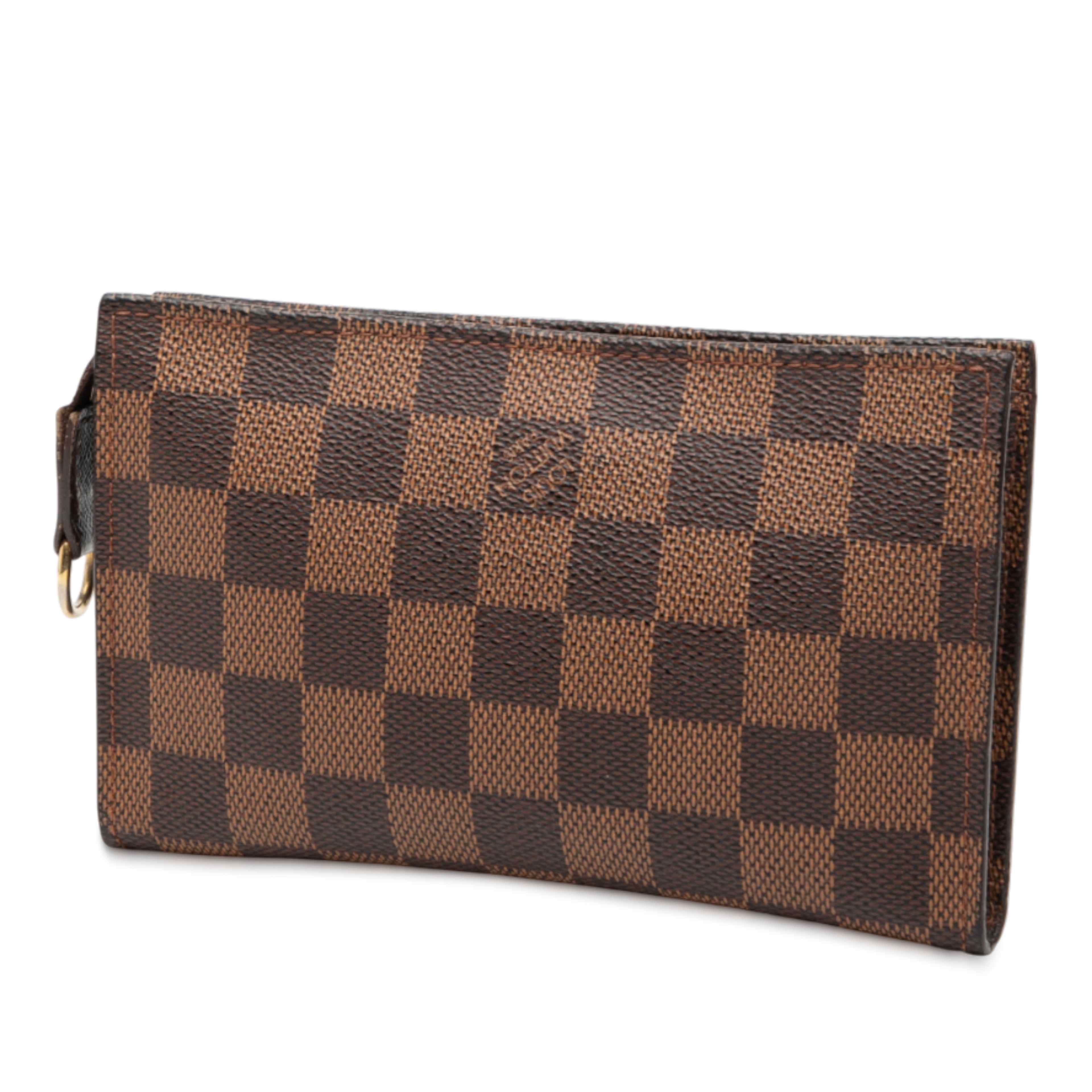 Louis Vuitton Damier Ebene Marais Bucket Pouch, från Luxclusif, i färgen brun. Klicka för att öppna bilden i stort format