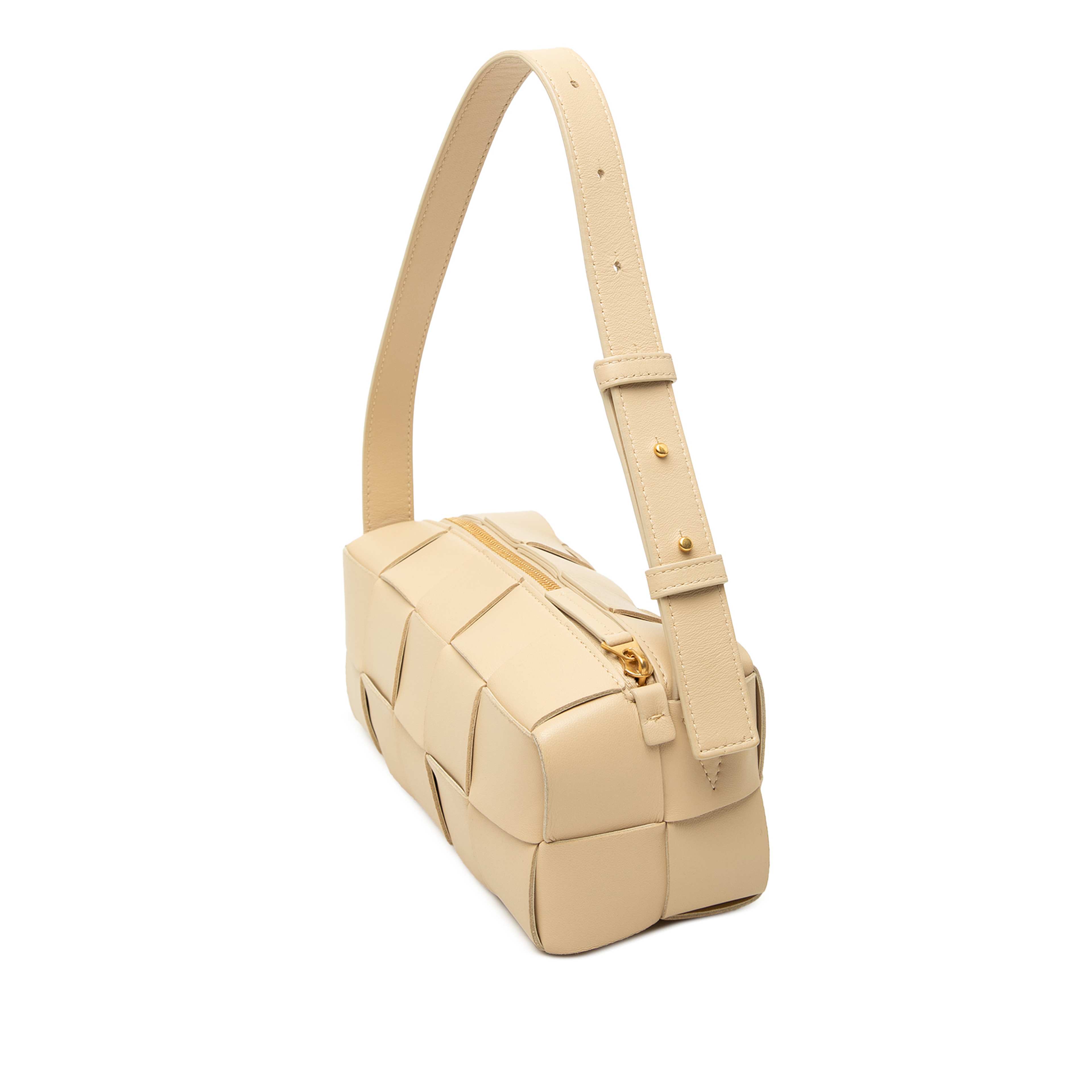 Bottega Veneta Small Nappa Intrecciato Brick Cassette, från Luxclusif, i färgen brun. Klicka för att öppna bilden i stort format