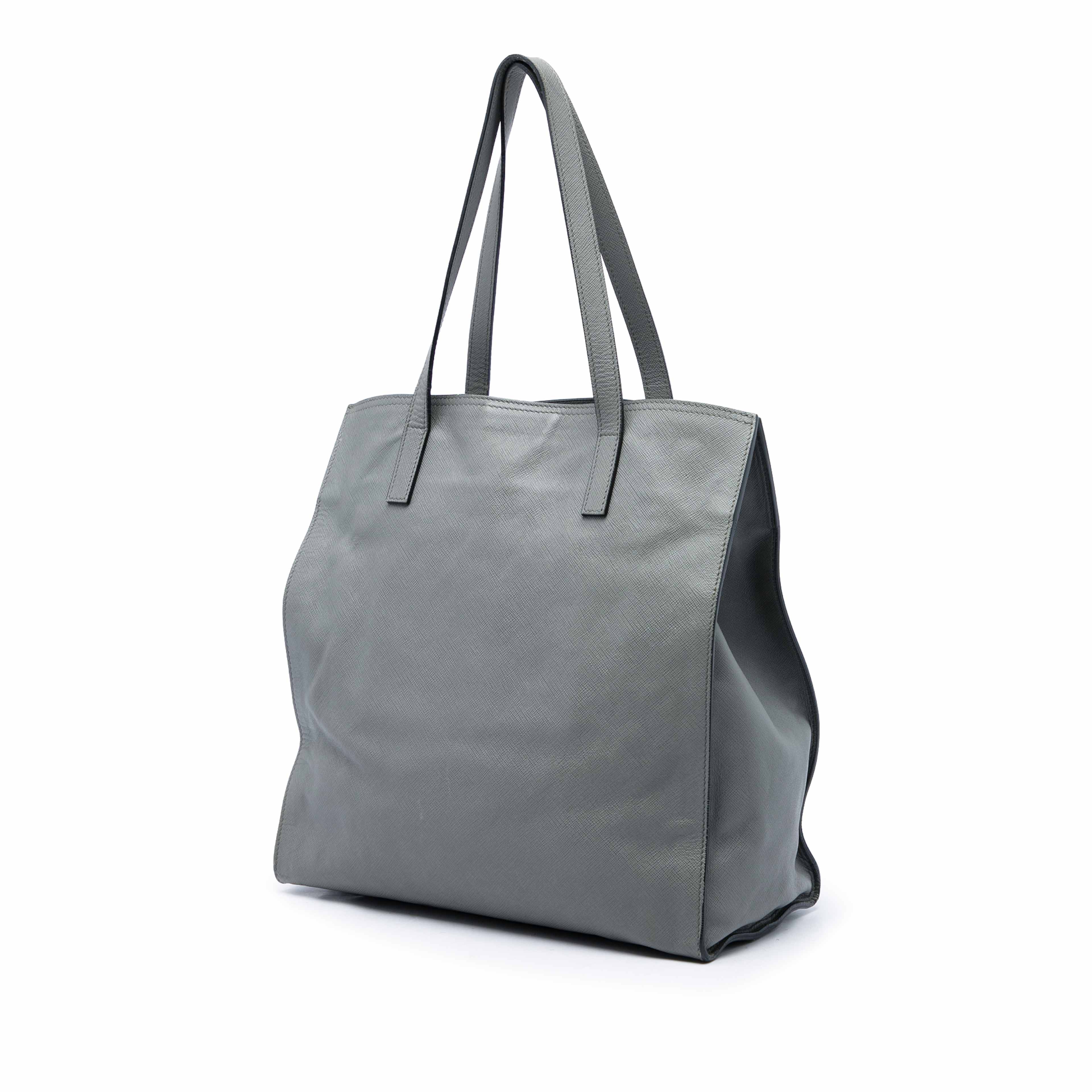 Prada Medium Saffiano Tote, från Luxclusif, i färgen grå. Klicka för att öppna bilden i stort format
