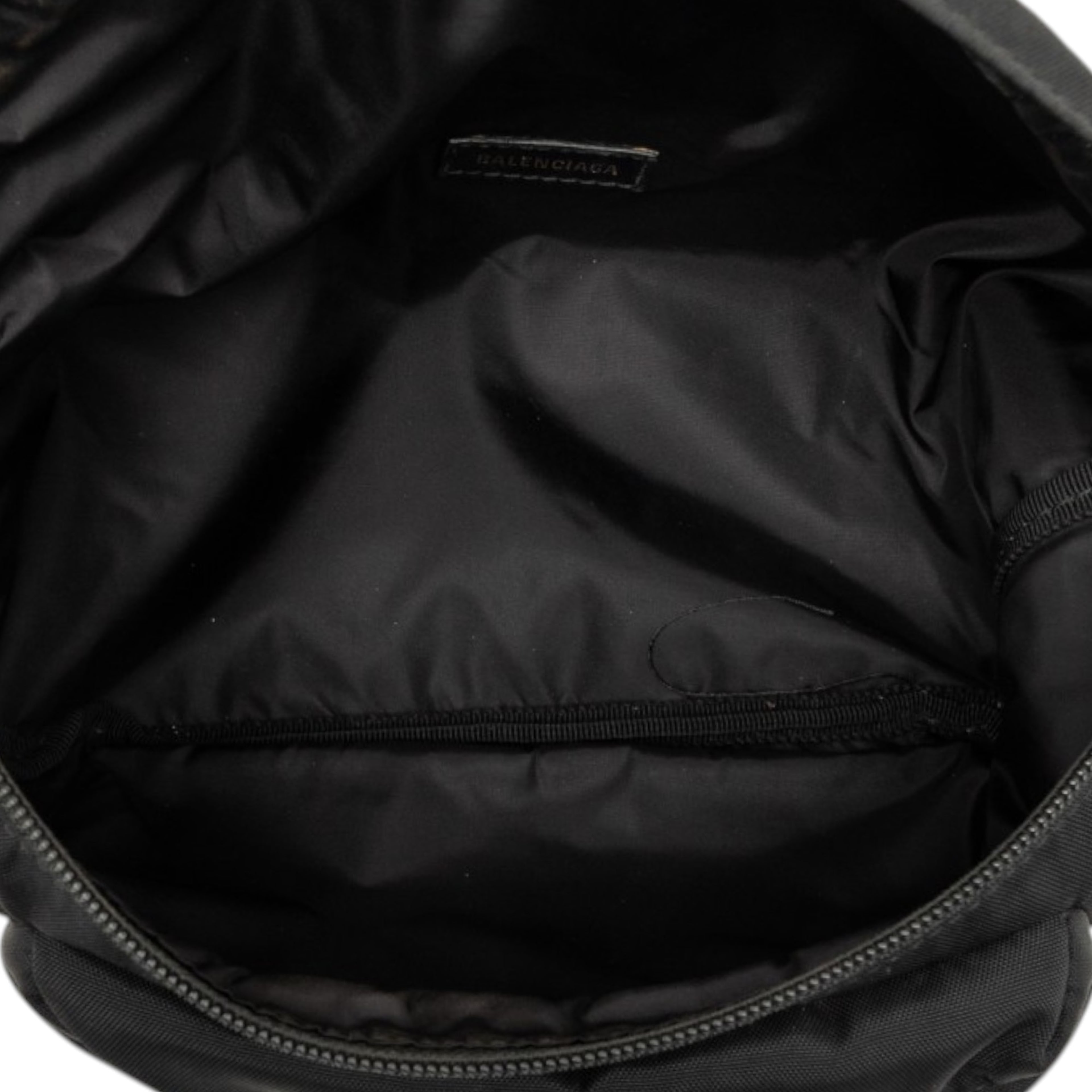 Balenciaga Small Nylon Logo Wheel Belt Bag, från Luxclusif, i färgen svart. Klicka för att öppna bilden i stort format