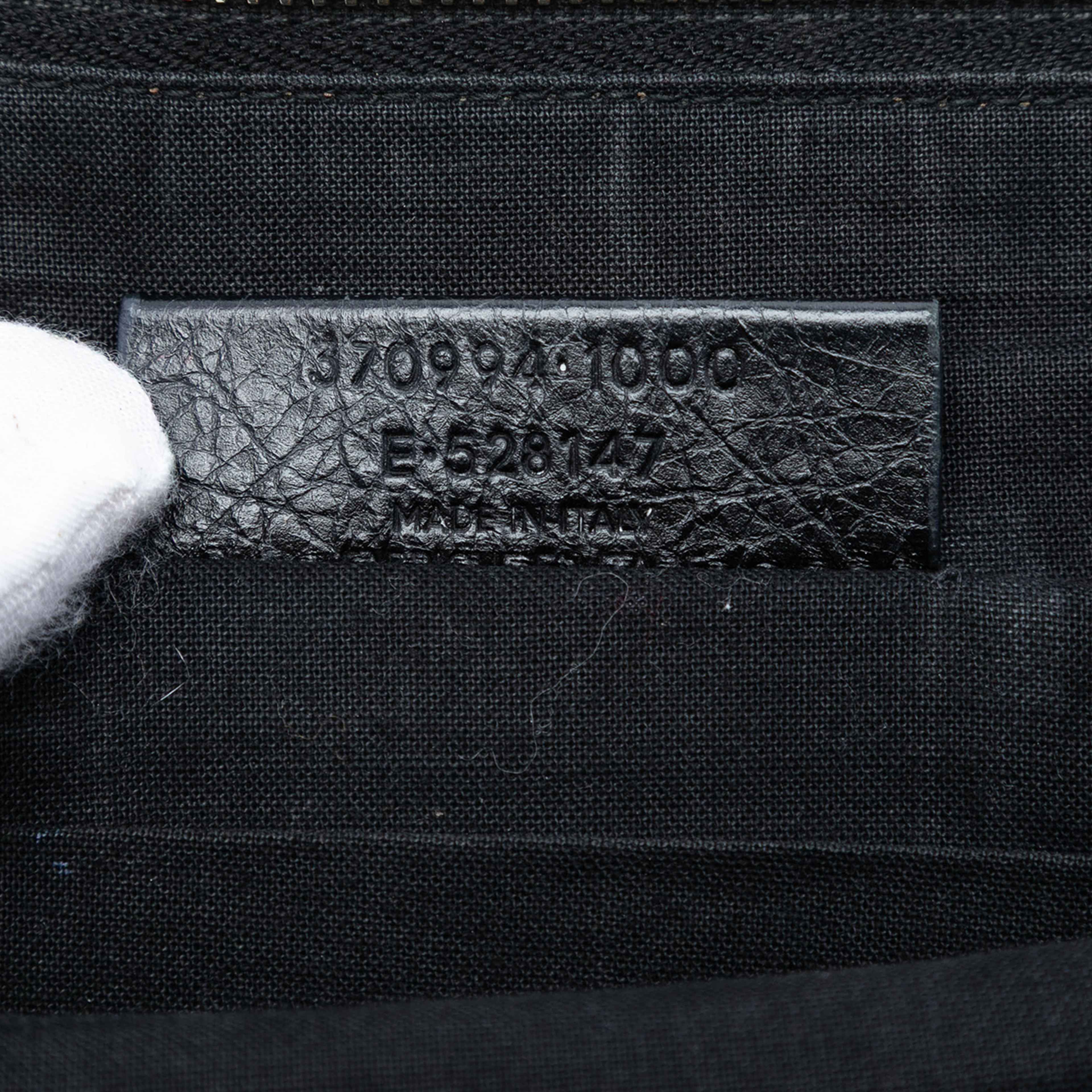 Balenciaga Lambskin Motocross Giant 12 Zip Around Flat Clutch, från Luxclusif, i färgen black. Klicka för att öppna bilden i stort format