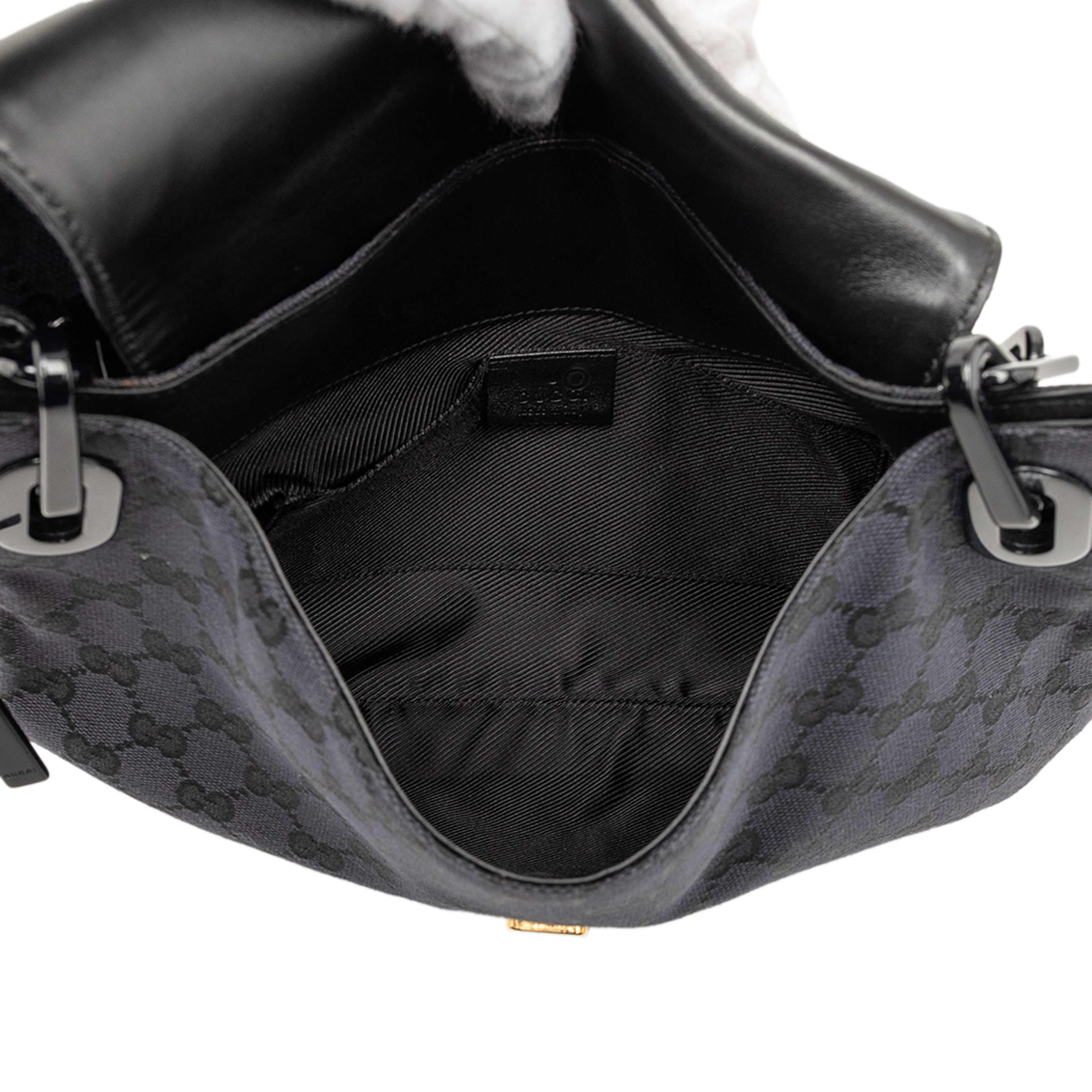 Gucci Gg Canvas Resin Chain Flap Shoulder Bag, från Luxclusif, i färgen black. Klicka för att öppna bilden i stort format