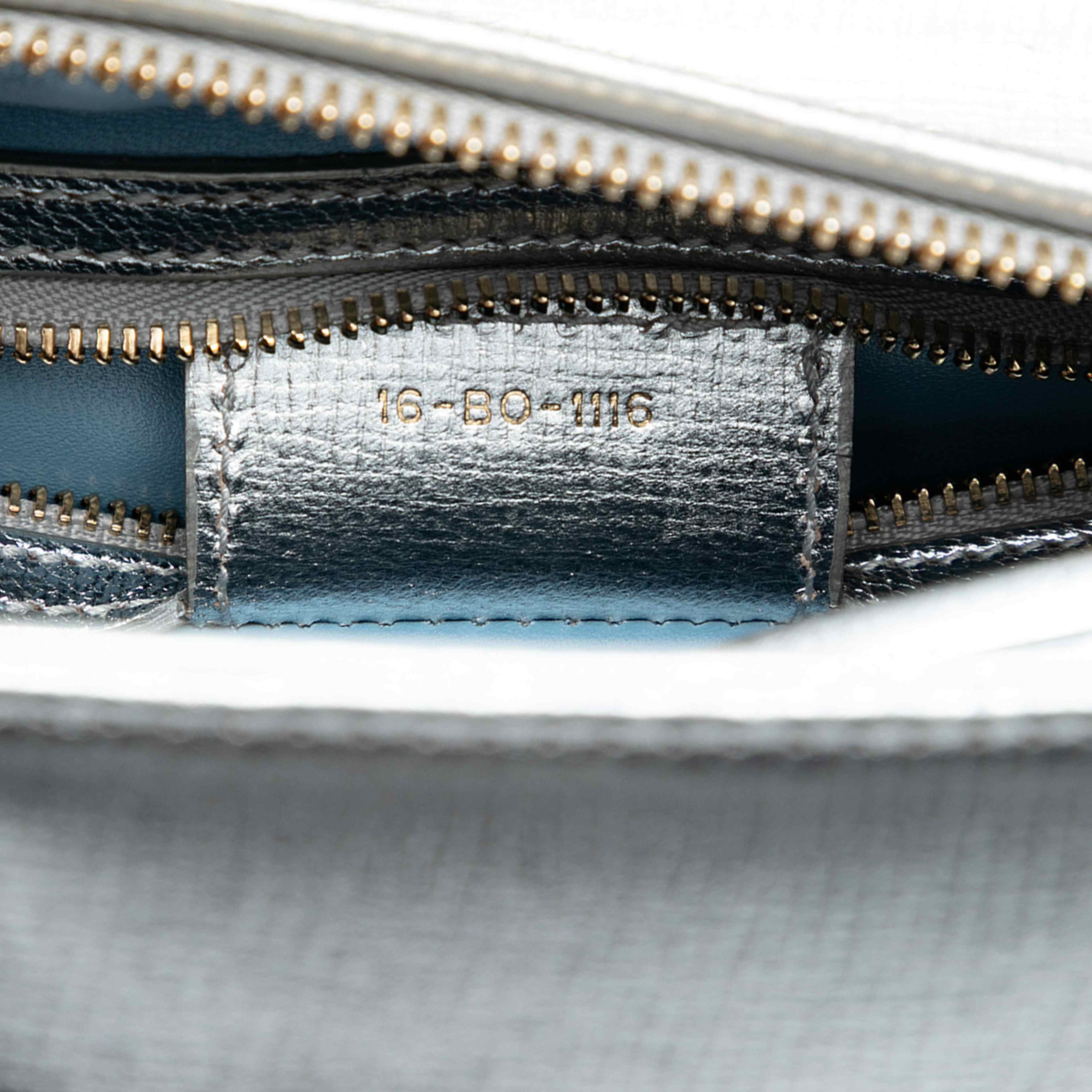 Dior Medium Calfskin Patch Embellished Lady Dior, från Luxclusif, i färgen silver. Klicka för att öppna bilden i stort format