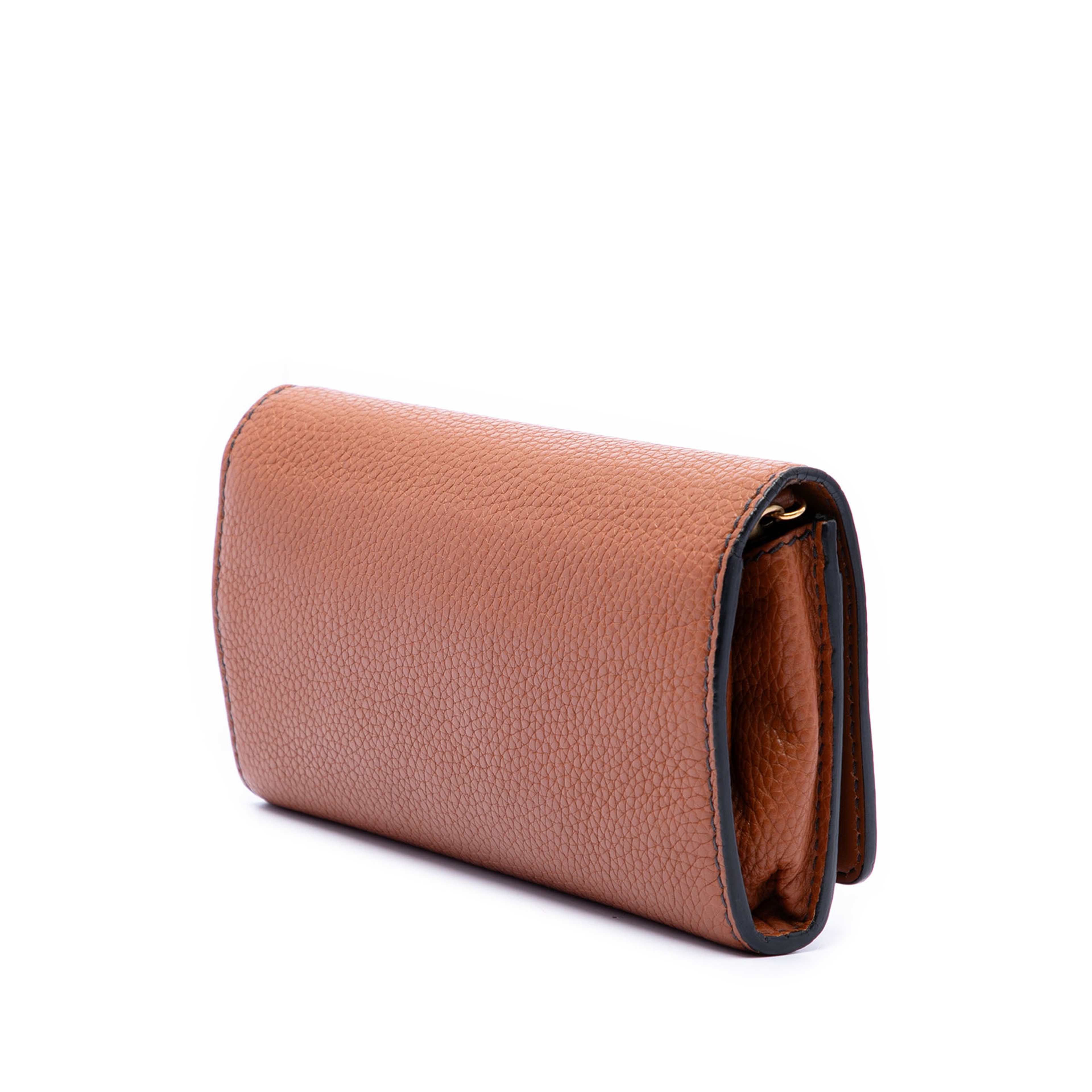 Dior Calfskin Jadior Wallet On Chain, från Luxclusif, i färgen brun. Klicka för att öppna bilden i stort format