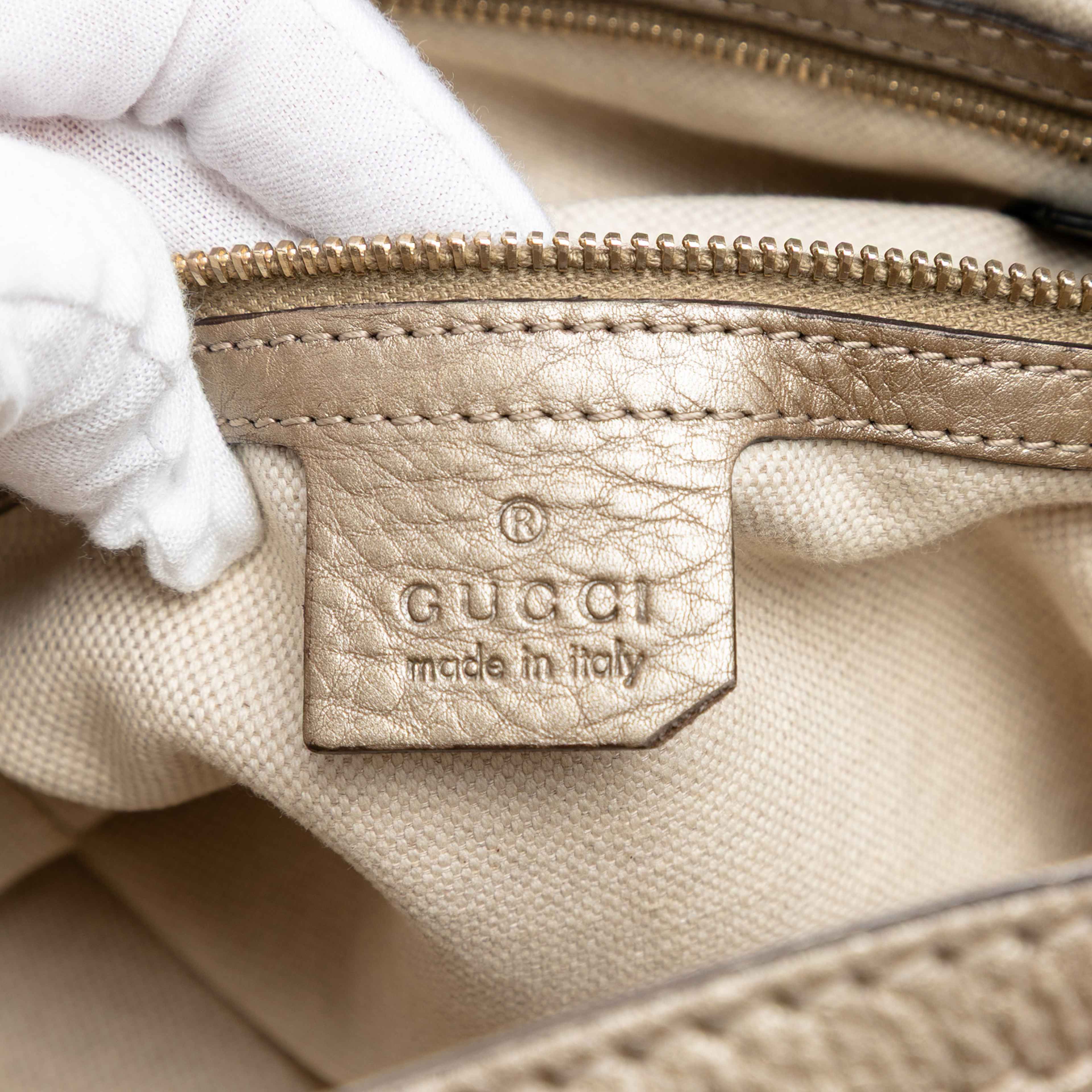 Gucci Gg Canvas Bella Flap Satchel, från Luxclusif, i färgen beige. Klicka för att öppna bilden i stort format