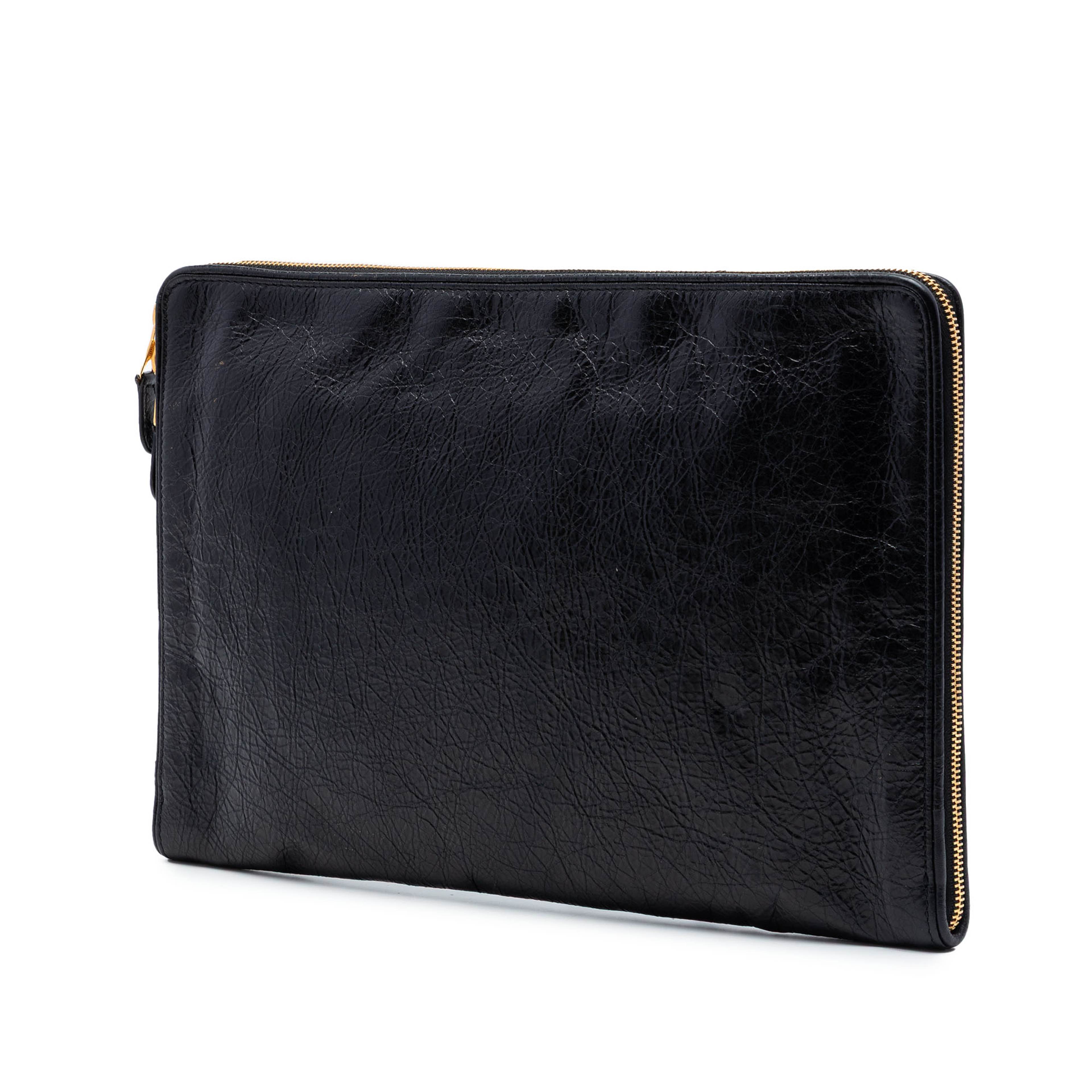 Balenciaga Lambskin Clutch, från Luxclusif, i färgen black. Klicka för att öppna bilden i stort format
