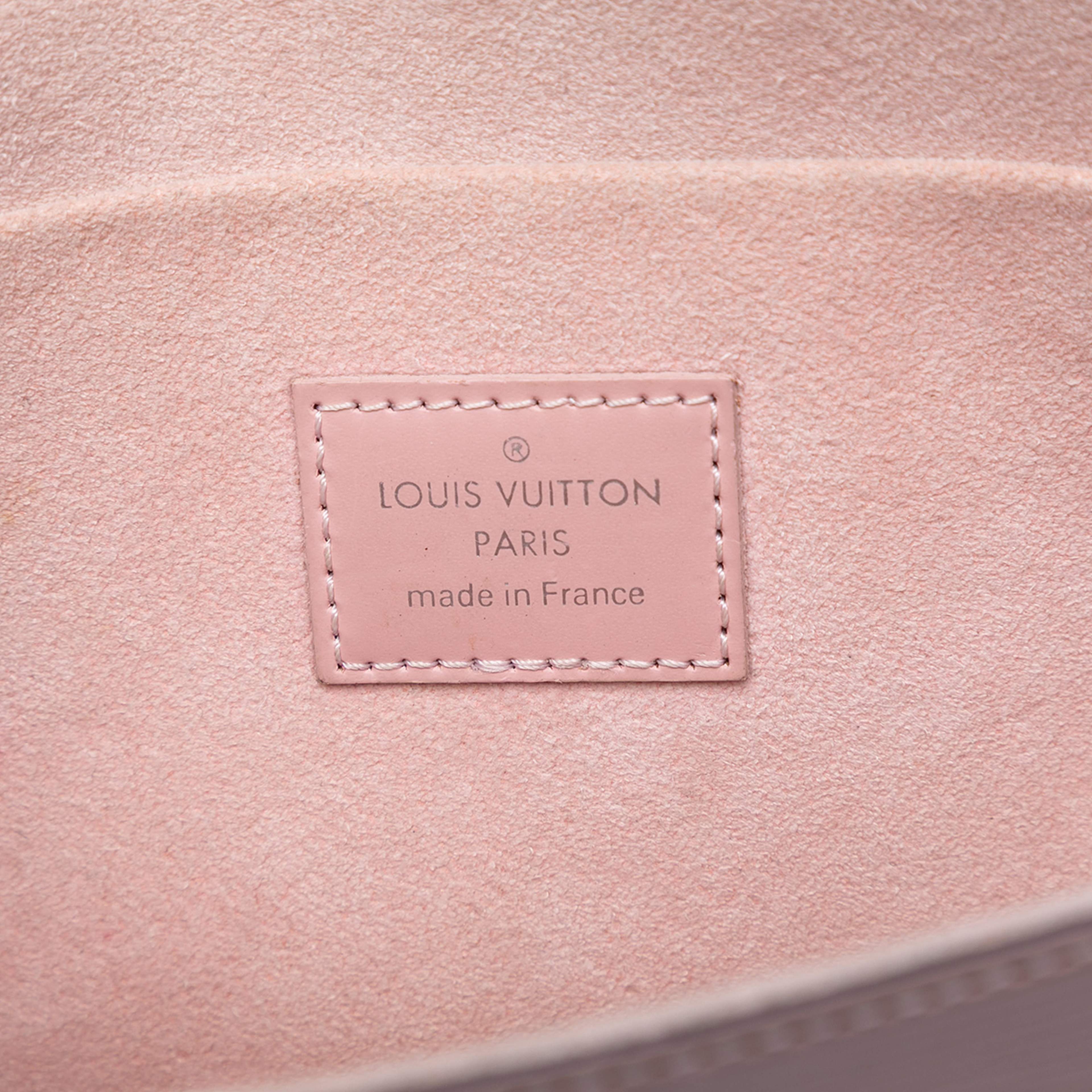 Louis Vuitton Epi Pochette Felicie, från Luxclusif, i färgen pink. Klicka för att öppna bilden i stort format