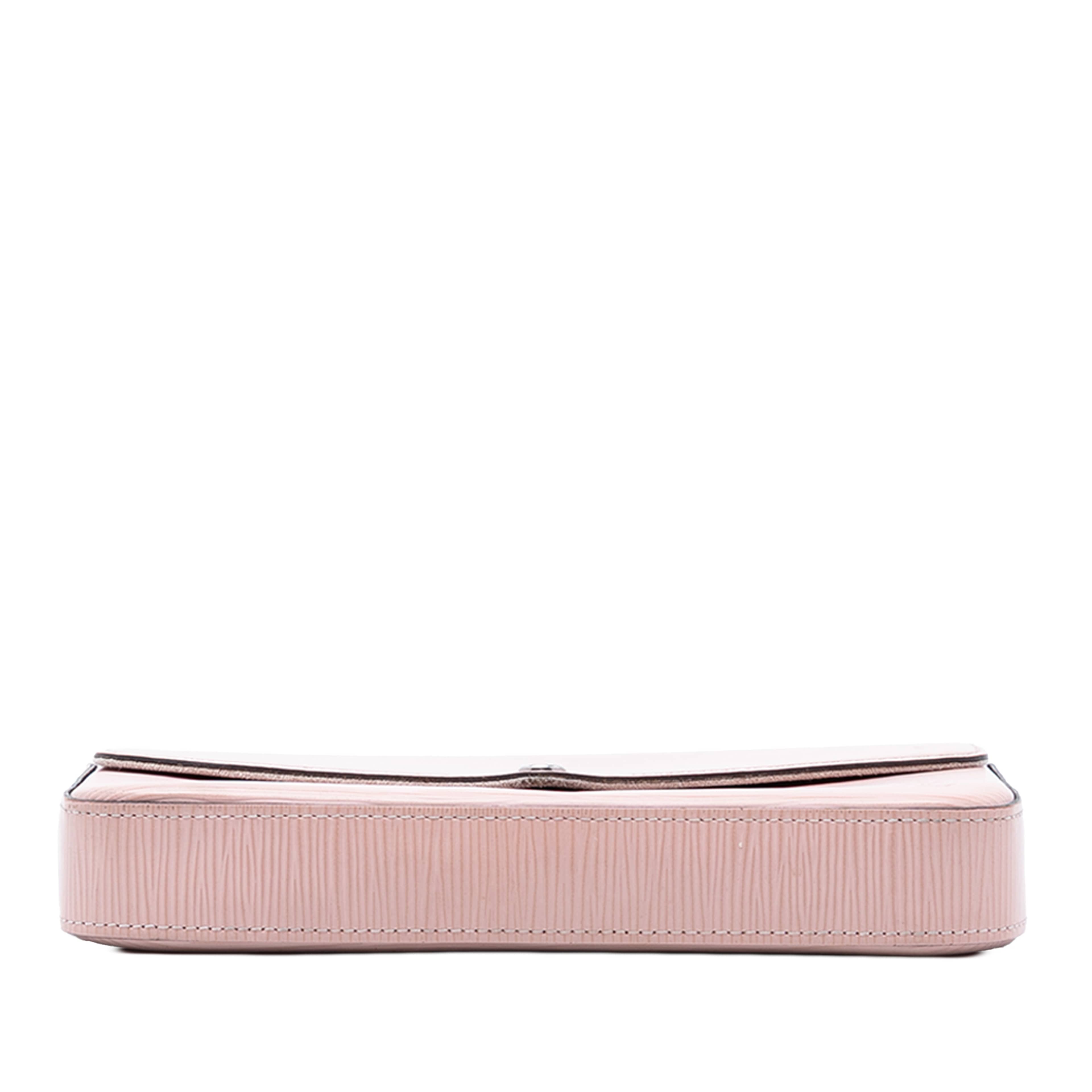 Louis Vuitton Epi Pochette Felicie, från Luxclusif, i färgen pink. Klicka för att öppna bilden i stort format