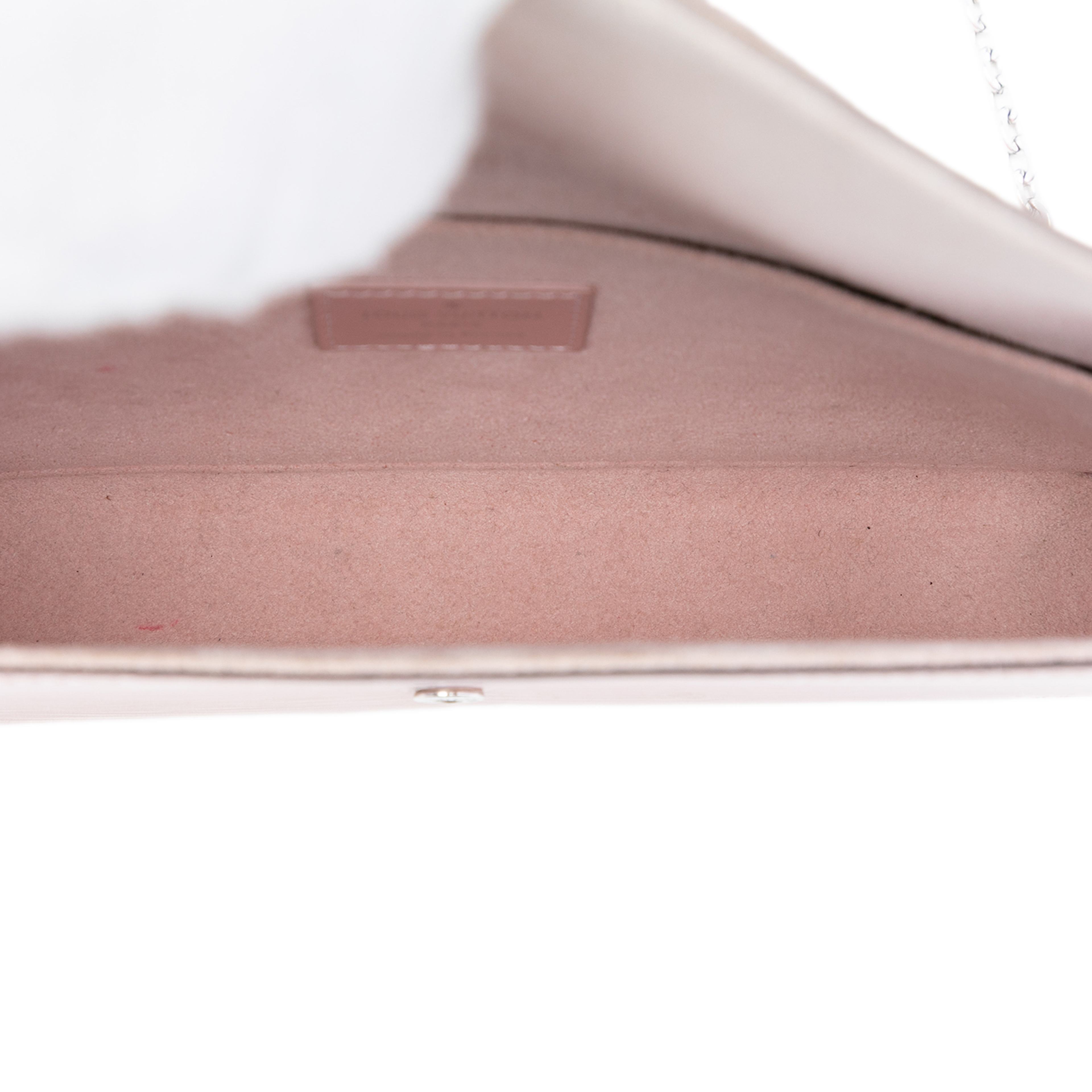 Louis Vuitton Epi Pochette Felicie, från Luxclusif, i färgen pink. Klicka för att öppna bilden i stort format