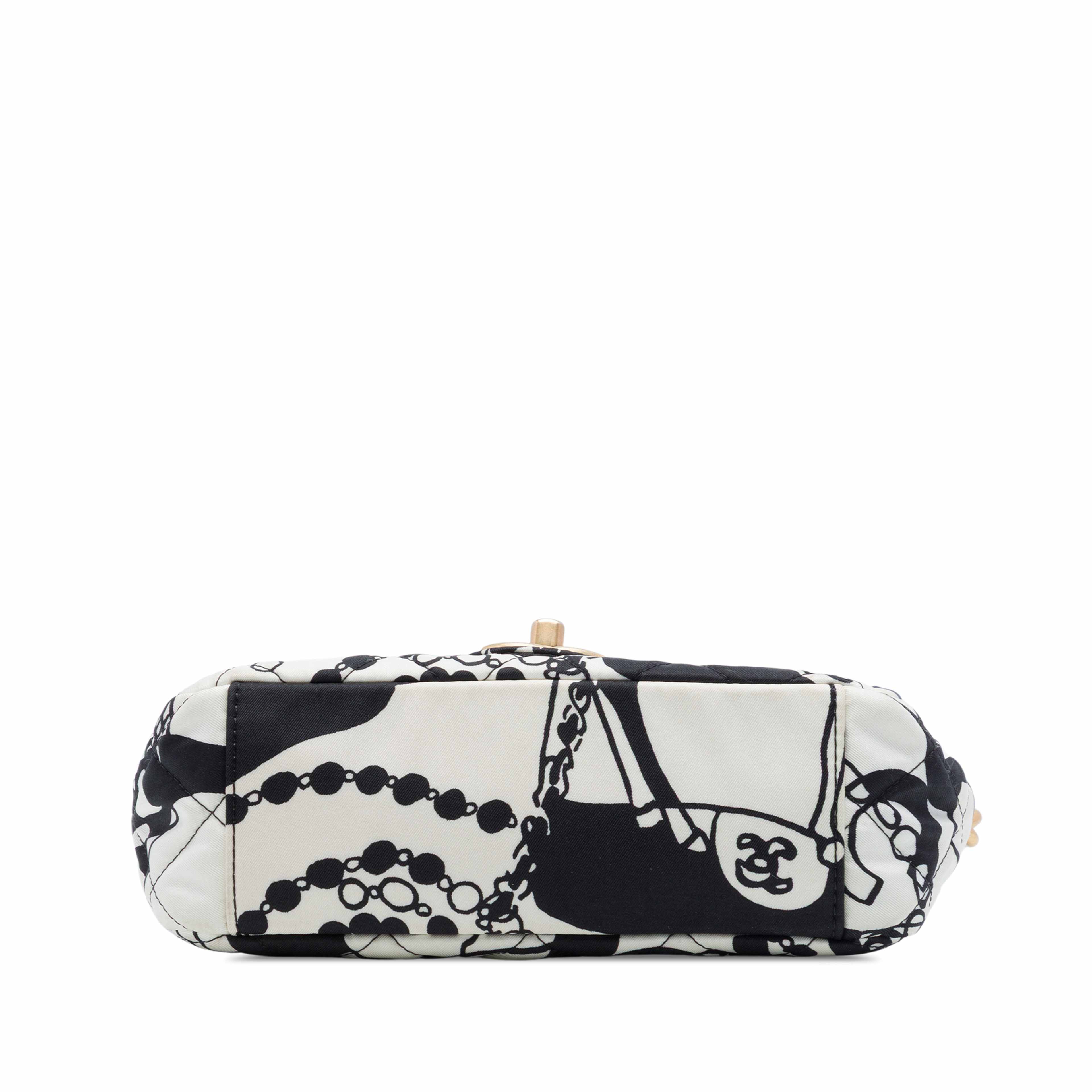 Chanel Mini Printed Canvas Deer Coco Flap, från Luxclusif, i färgen vit. Klicka för att öppna bilden i stort format
