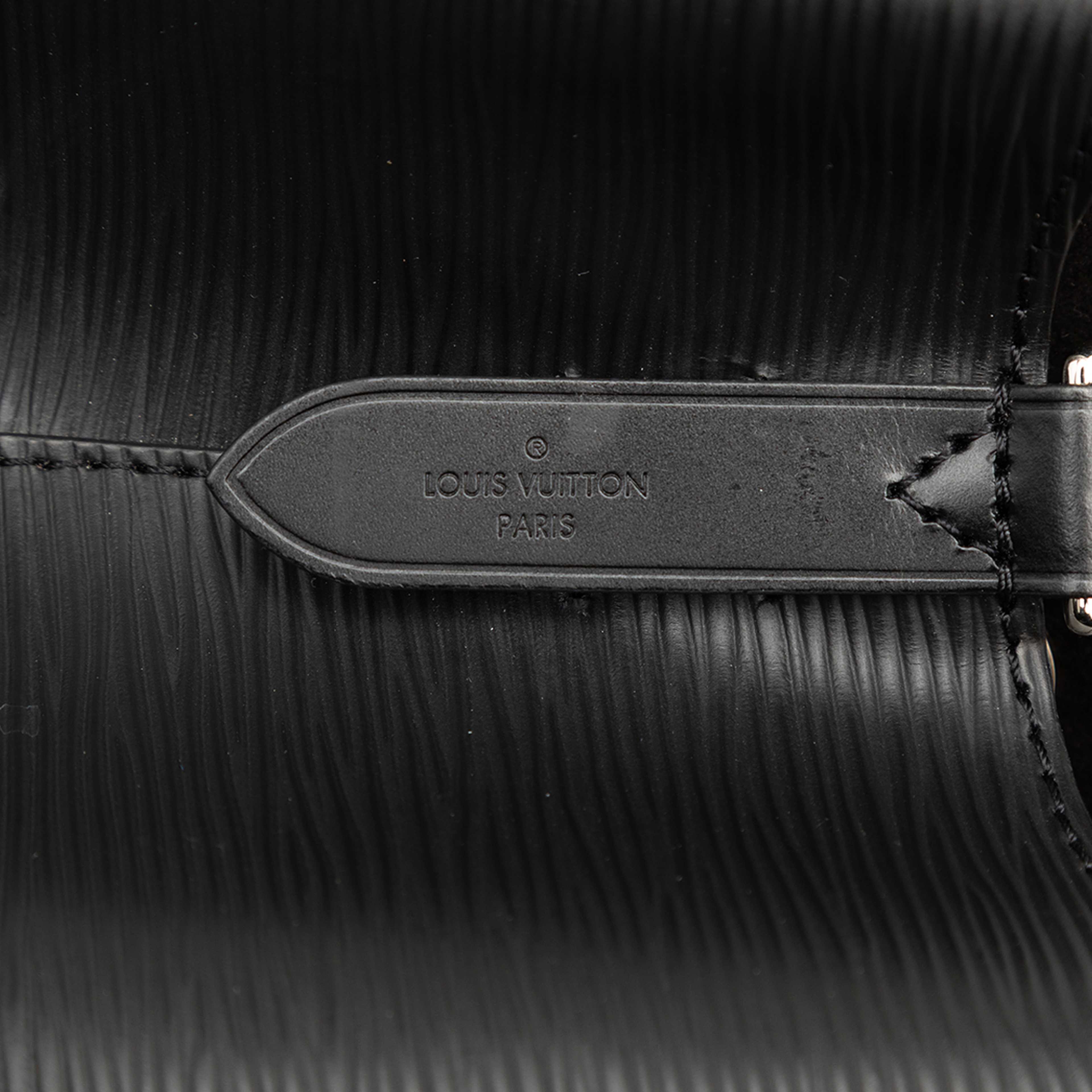 Louis Vuitton Epi Neonoe Mm, från Luxclusif, i färgen black. Klicka för att öppna bilden i stort format