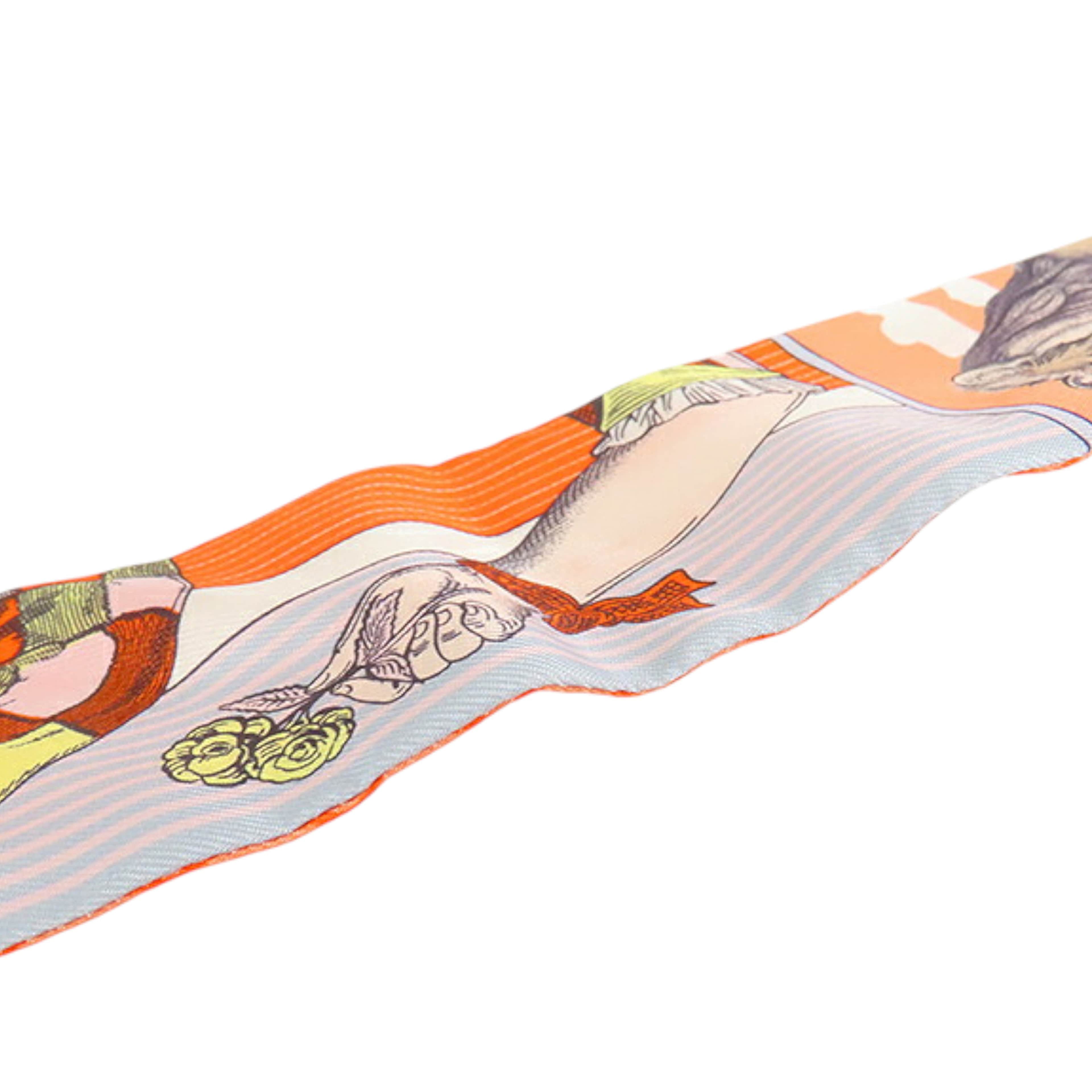 Hermès Grand Theatre Nouveau Silk Twilly Scarf, från Luxclusif, i färgen orange. Klicka för att öppna bilden i stort format