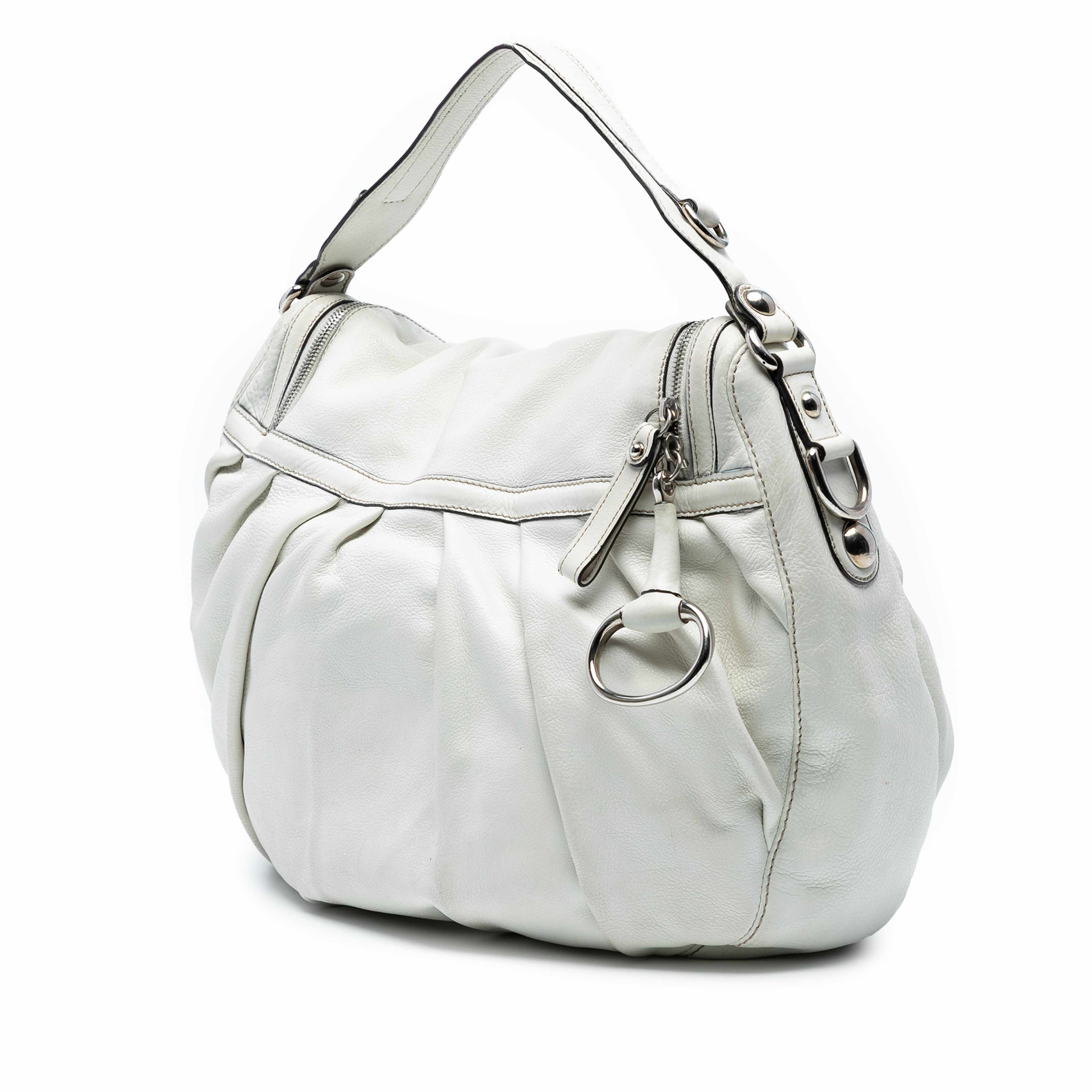 Gucci Medium Pebbled Calfskin Icon Bit Satchel, från Luxclusif, i färgen ivory. Klicka för att öppna bilden i stort format