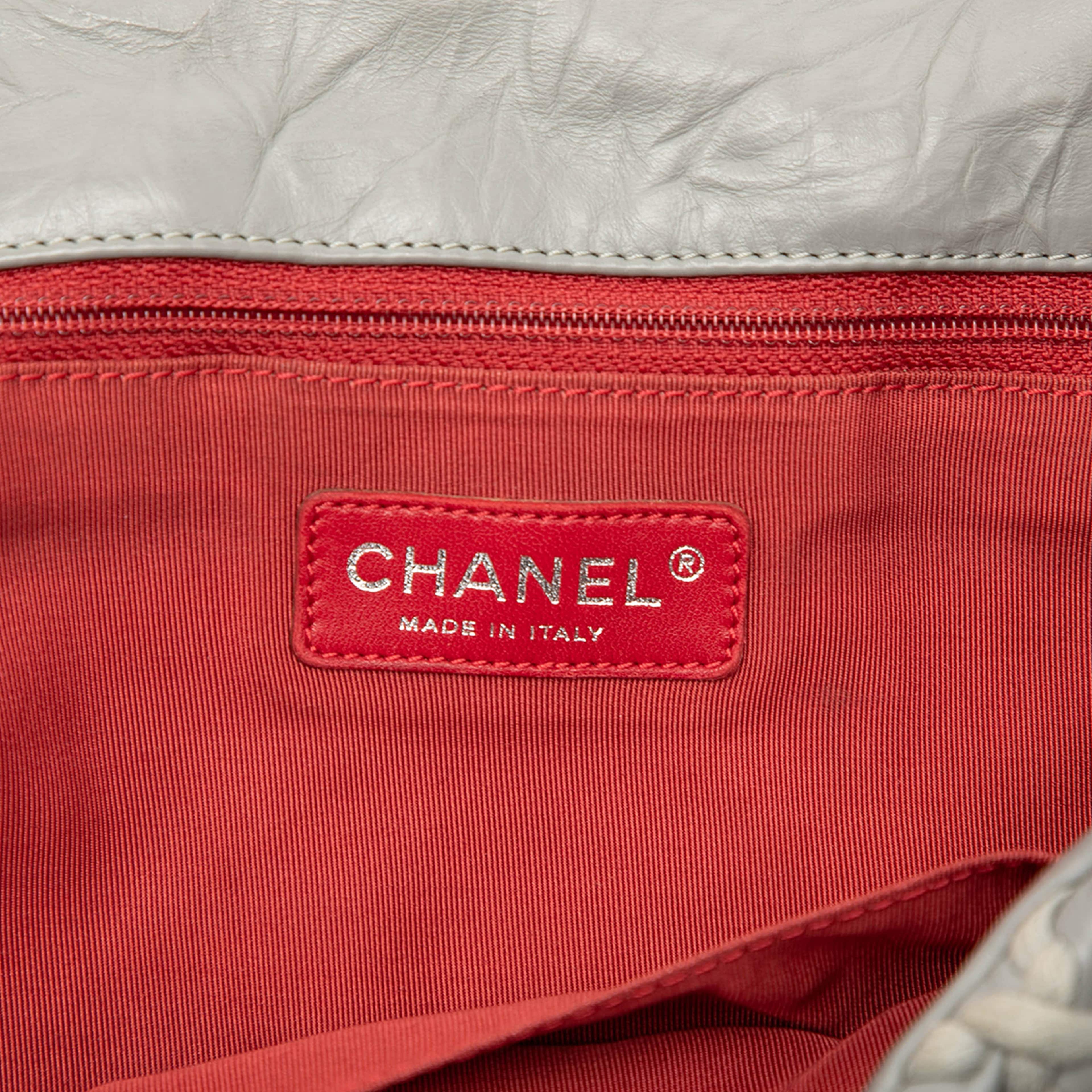 Chanel Jumbo Quilted Calfskin Ultra Stitch Flap, från Luxclusif, i färgen gray. Klicka för att öppna bilden i stort format