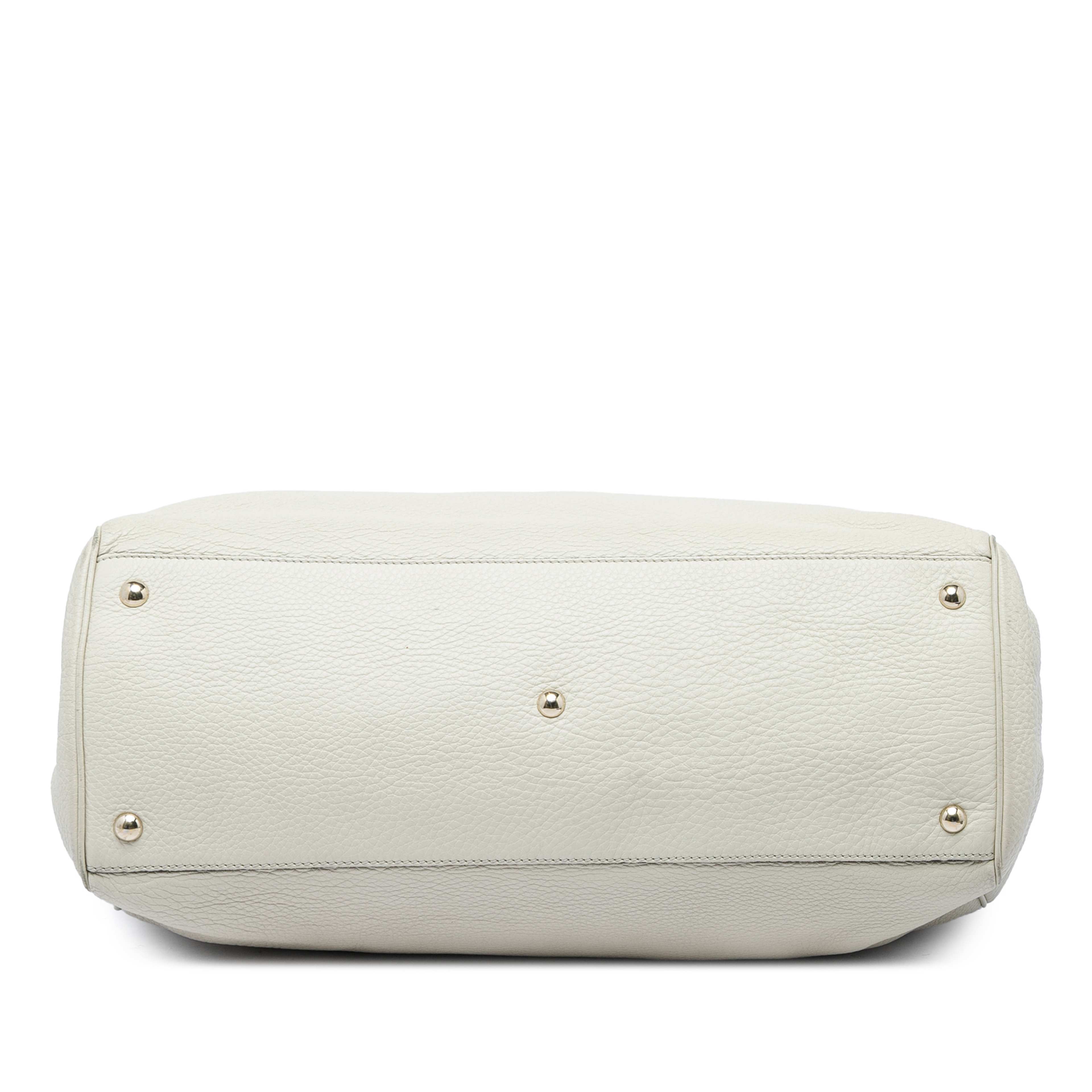 Gucci Large Calfskin Bamboo Shopper Satchel, från Luxclusif, i färgen vit. Klicka för att öppna bilden i stort format
