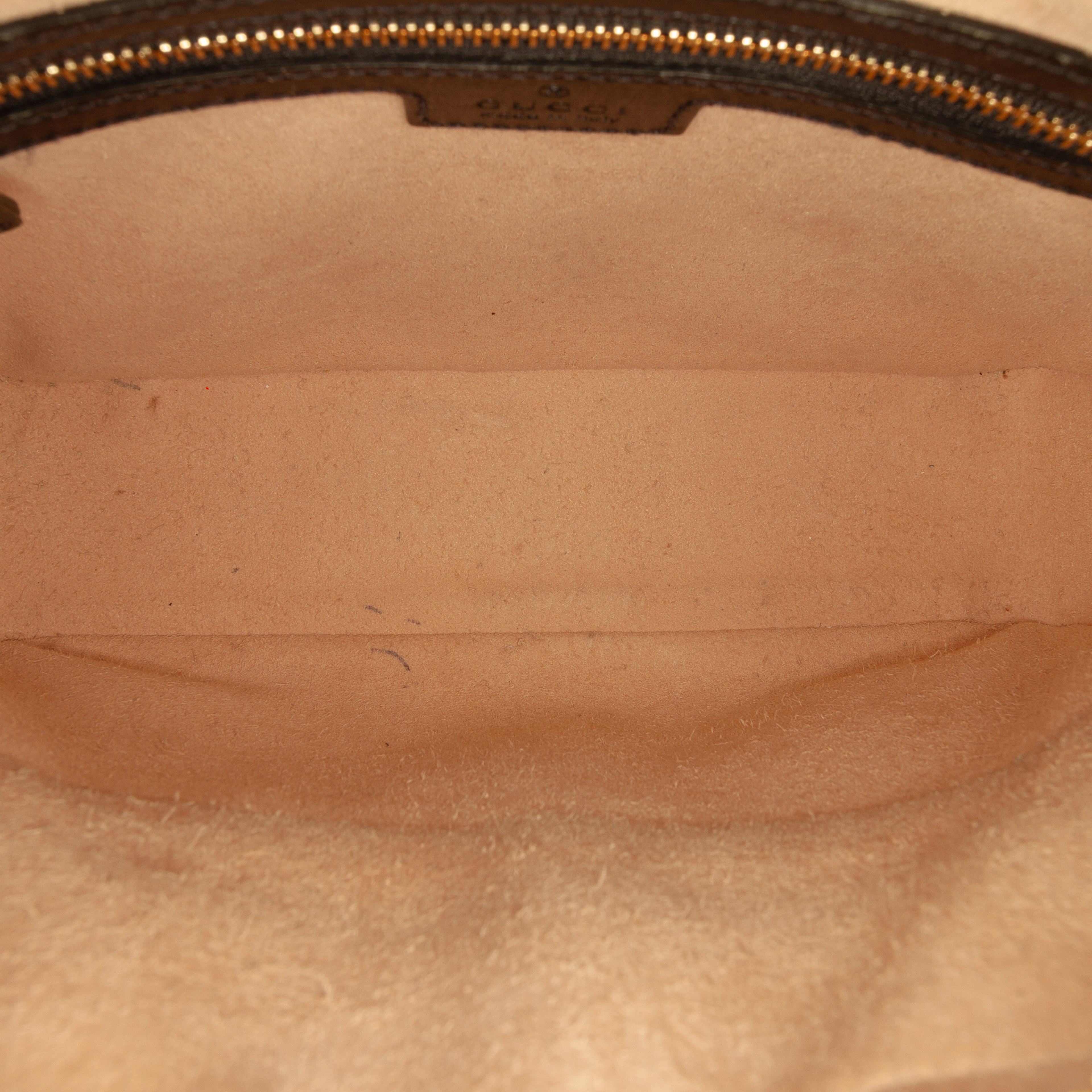 Gucci Small Leather Horsebit 1955 Camera Bag, från Luxclusif, i färgen black. Klicka för att öppna bilden i stort format