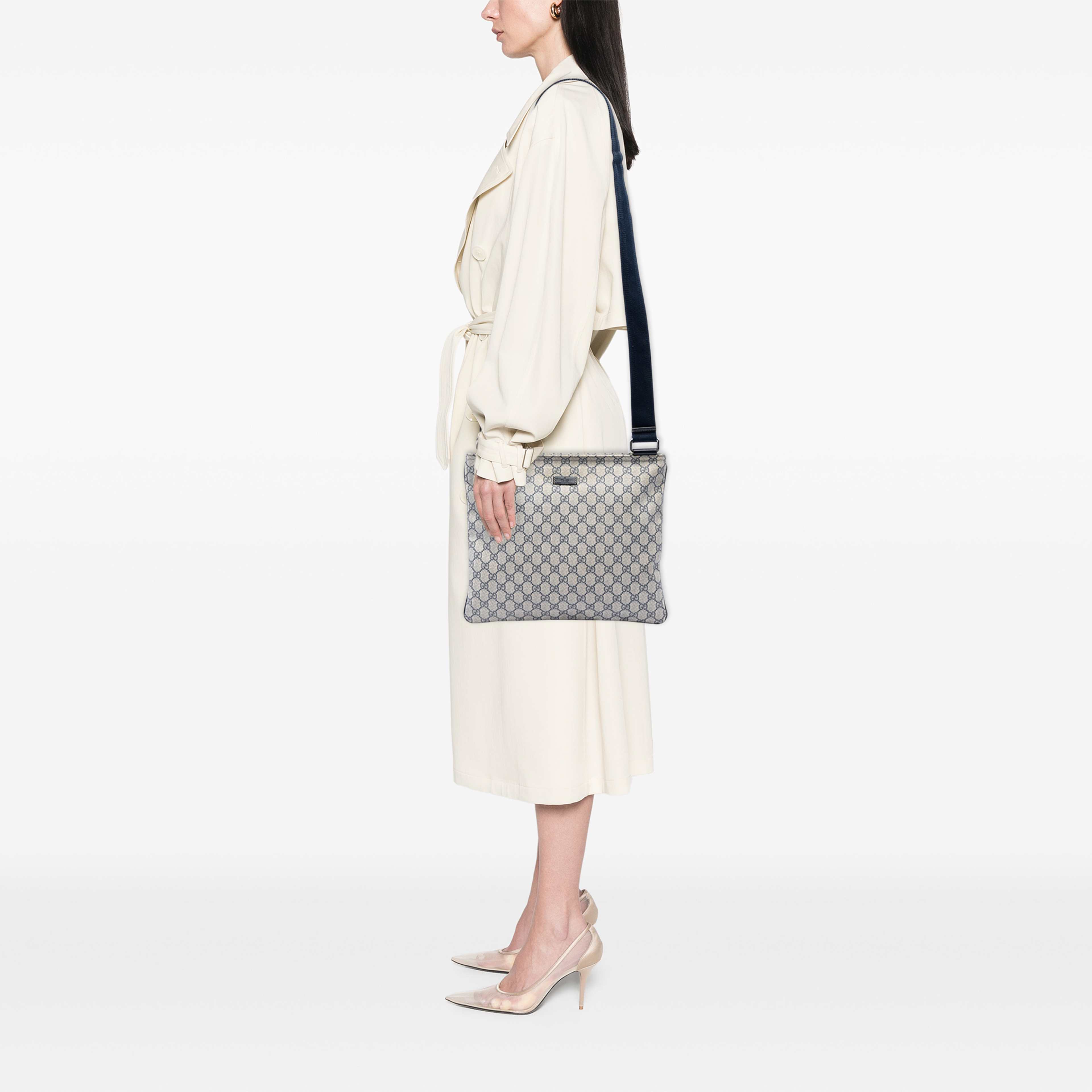Gucci Gg Supreme Crossbody, från Luxclusif, i färgen beige. Klicka för att öppna bilden i stort format