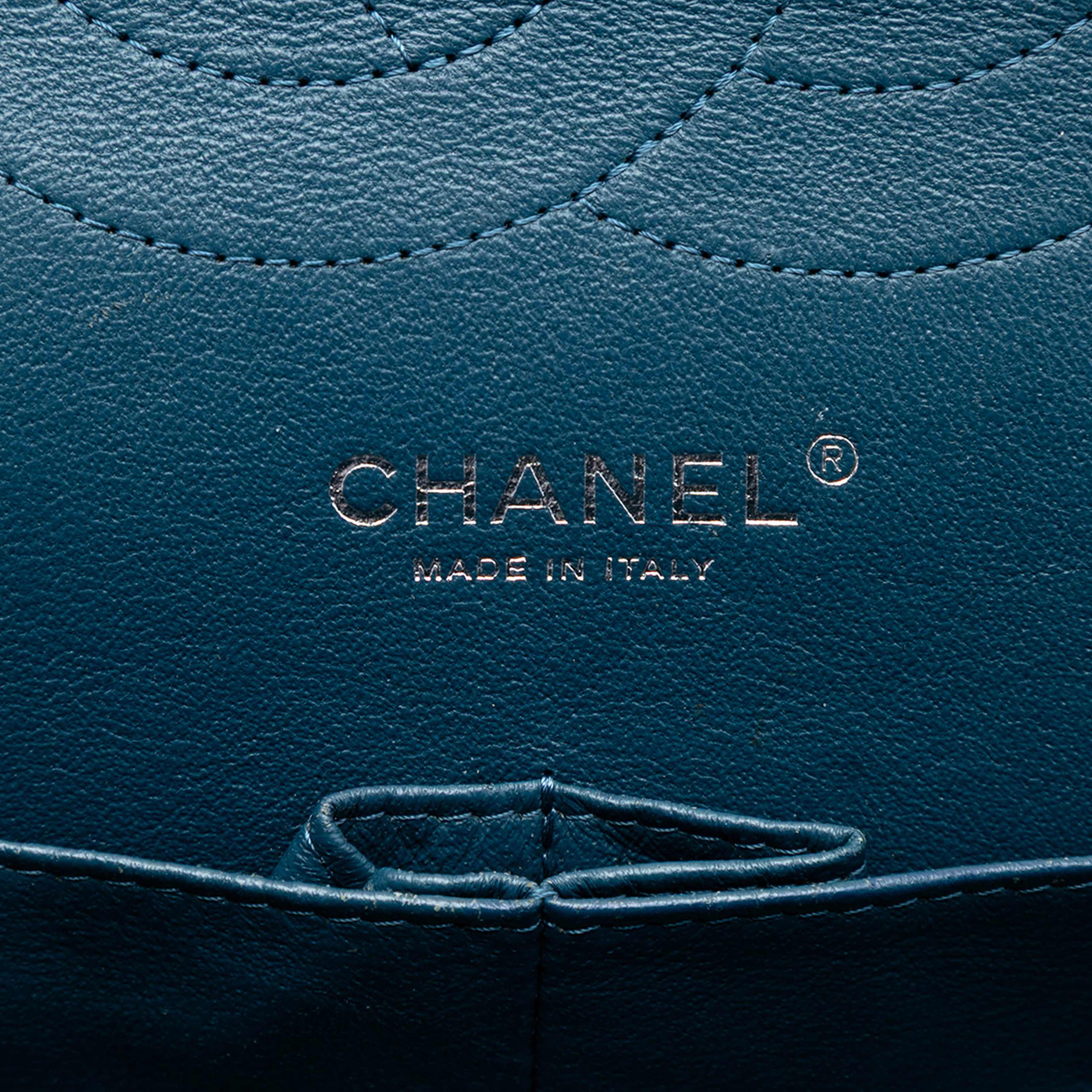 Chanel Jumbo Classic Caviar Double Flap, från Luxclusif, i färgen dark blue. Klicka för att öppna bilden i stort format