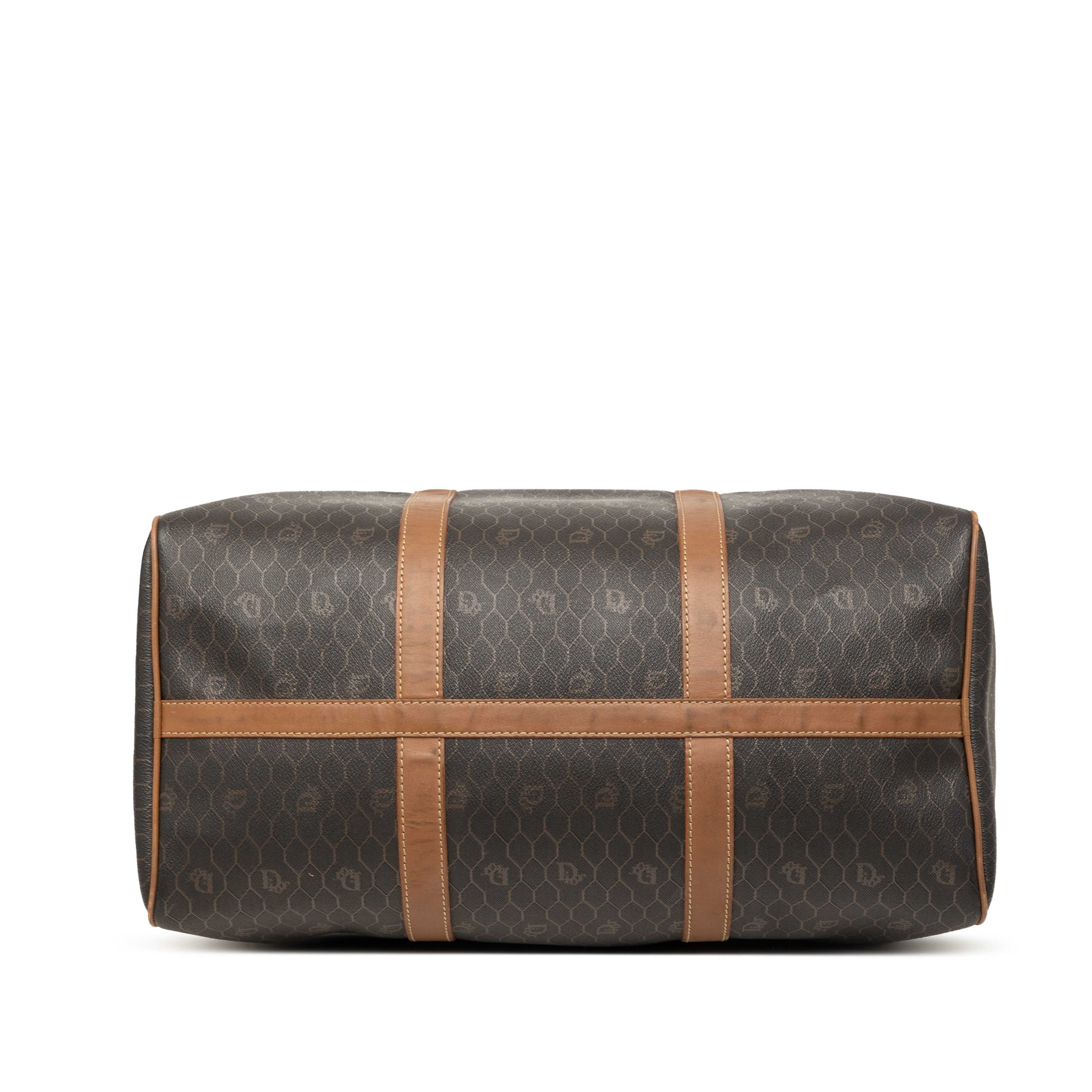 Dior Honeycomb Coated Canvas Travel Bag, från Luxclusif, i färgen svart. Klicka för att öppna bilden i stort format