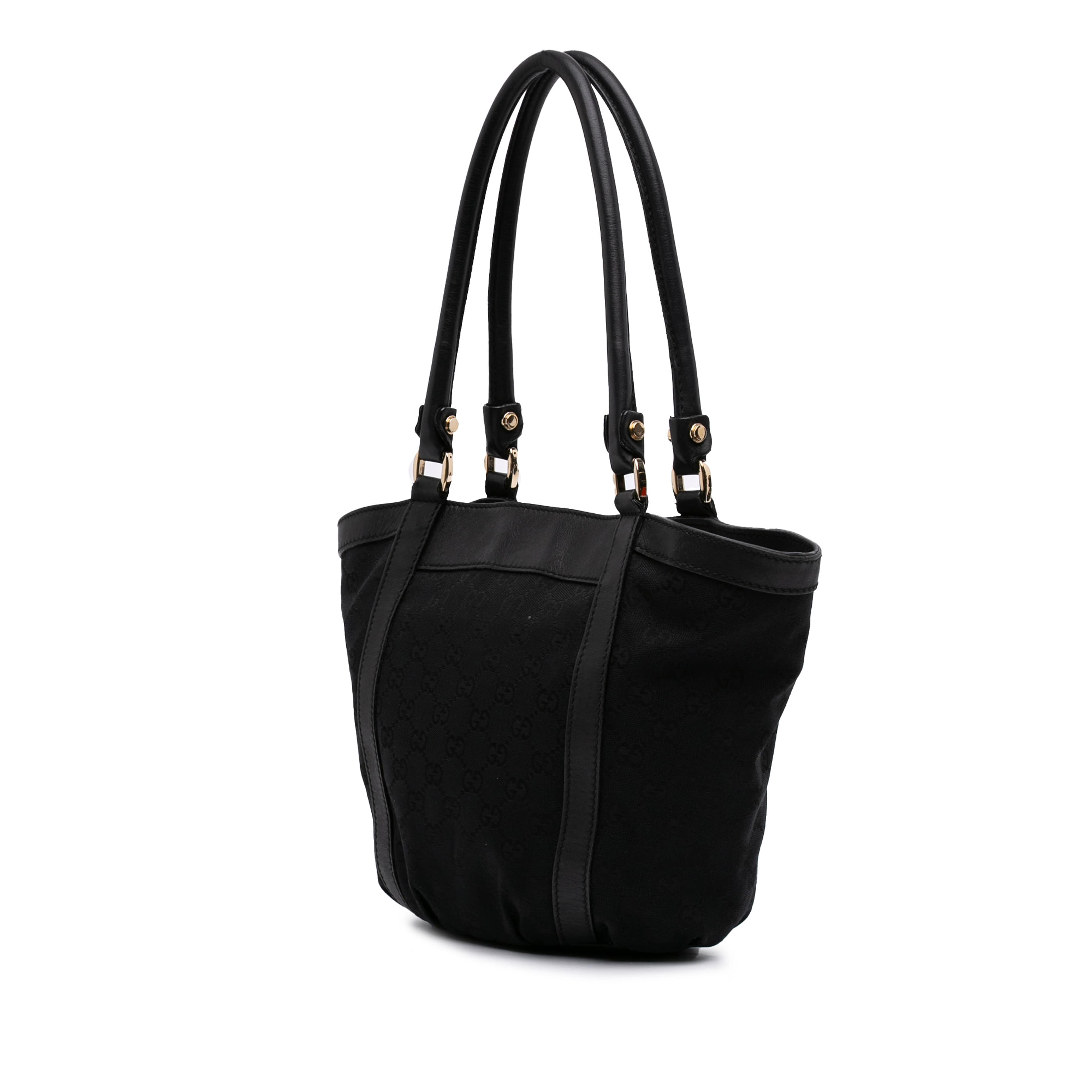 Gucci Gg Canvas Abbey D Ring Handbag, från Luxclusif, i färgen svart. Klicka för att öppna bilden i stort format