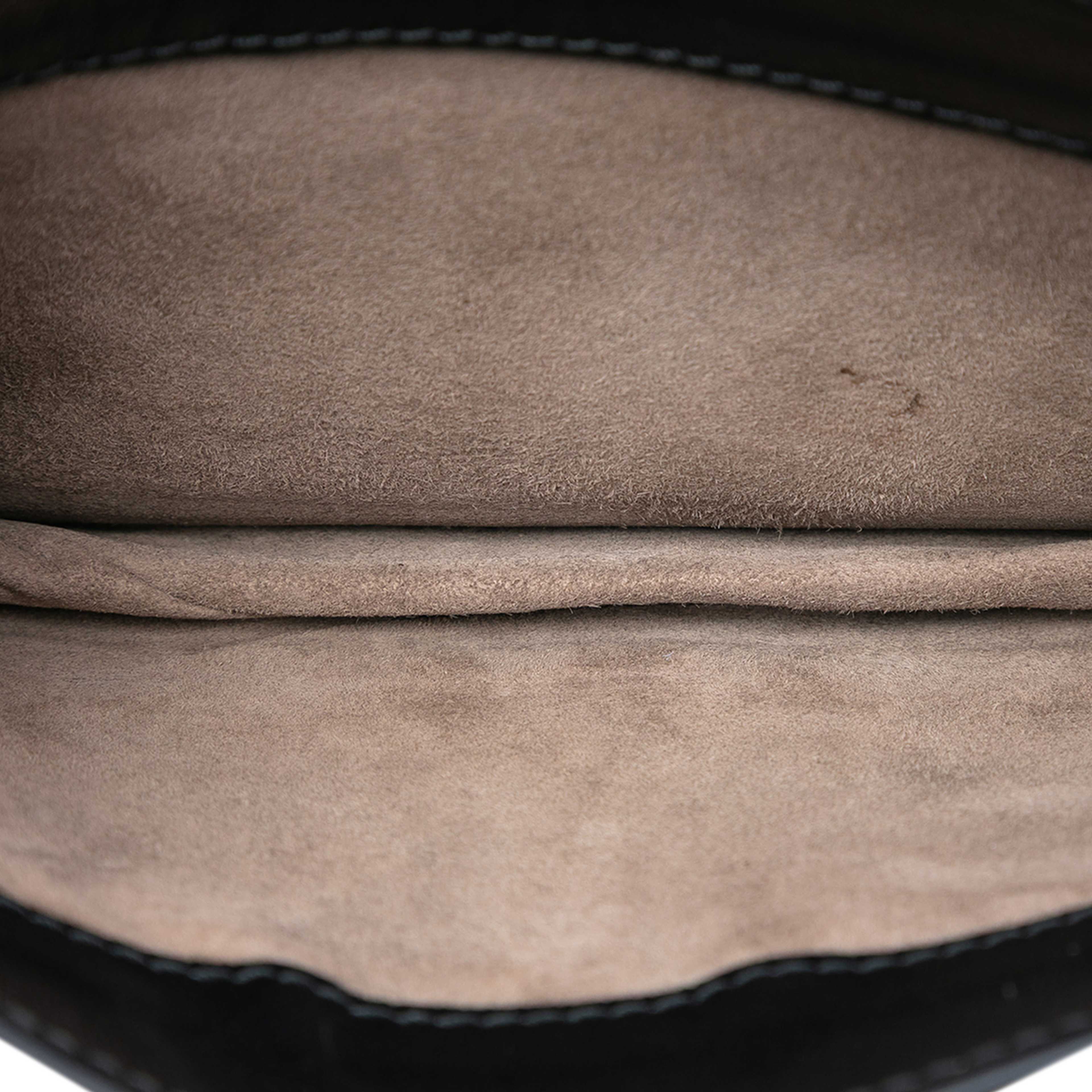 Bottega Veneta Mini Leather And Ombre Velvet Montebello Crisscross Crossbody, från Luxclusif, i färgen svart. Klicka för att öppna bilden i stort format