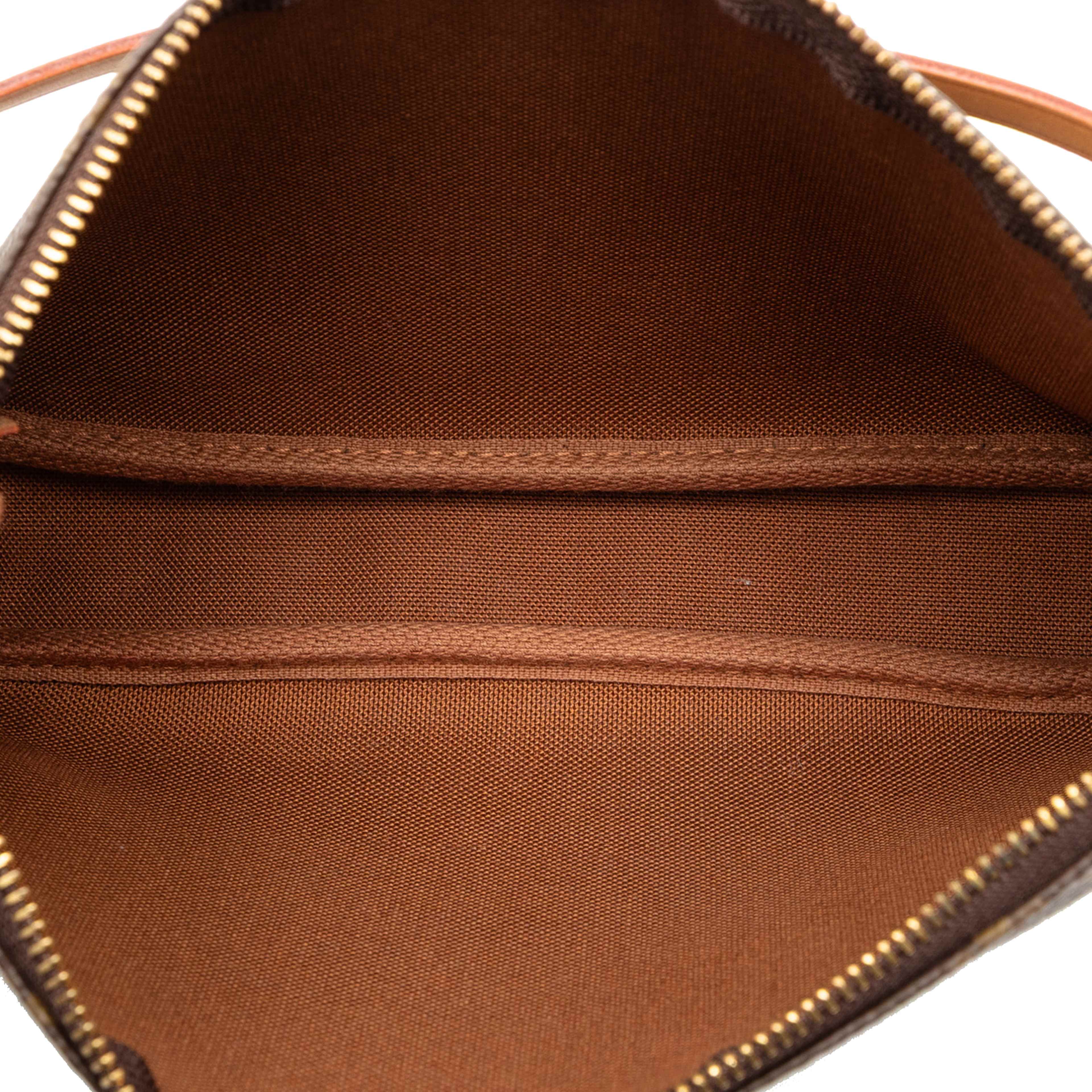 Louis Vuitton Monogram Pochette Accessoires, från Luxclusif, i färgen brown. Klicka för att öppna bilden i stort format