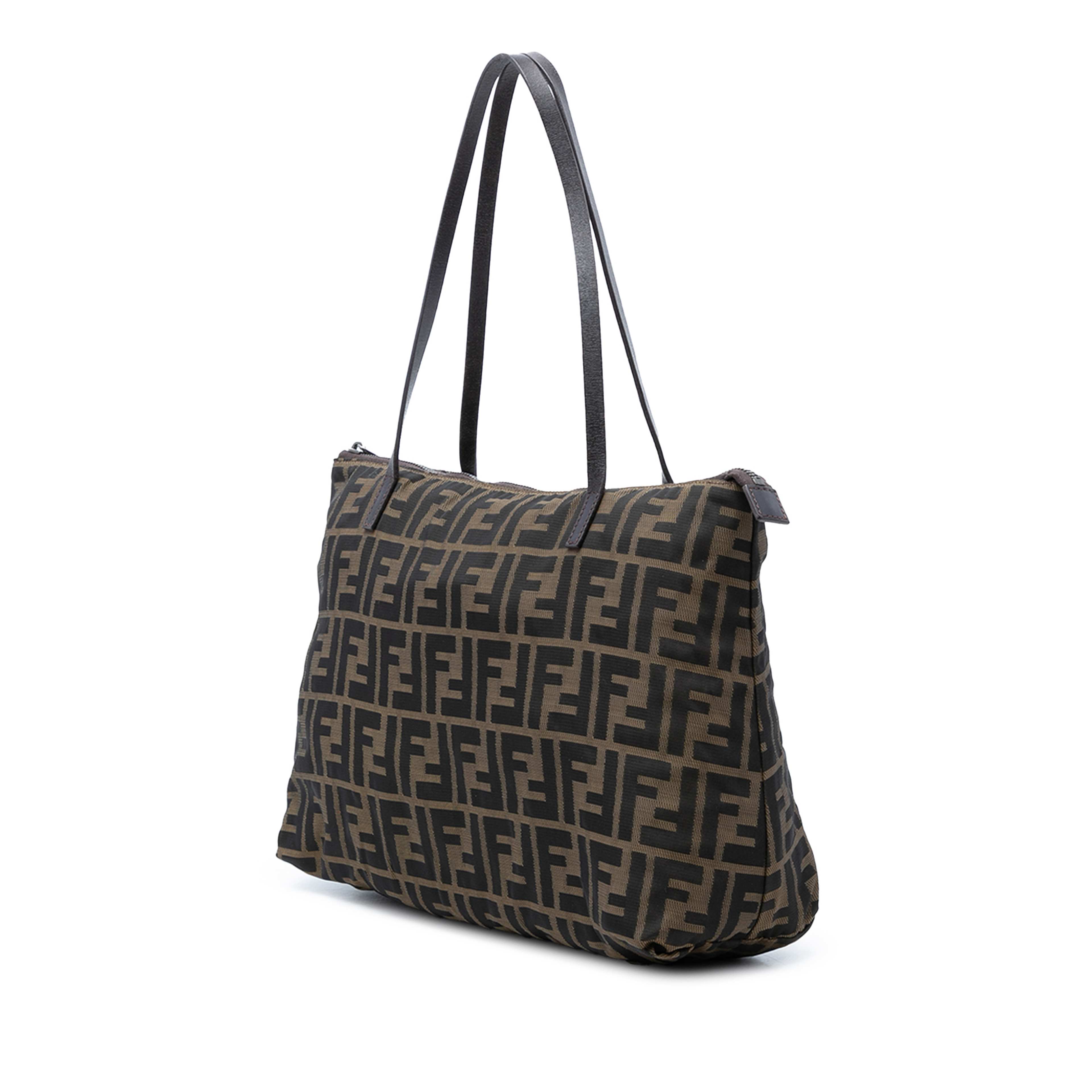 Fendi Small Zucca Canvas Tote, från Luxclusif, i färgen brun. Klicka för att öppna bilden i stort format