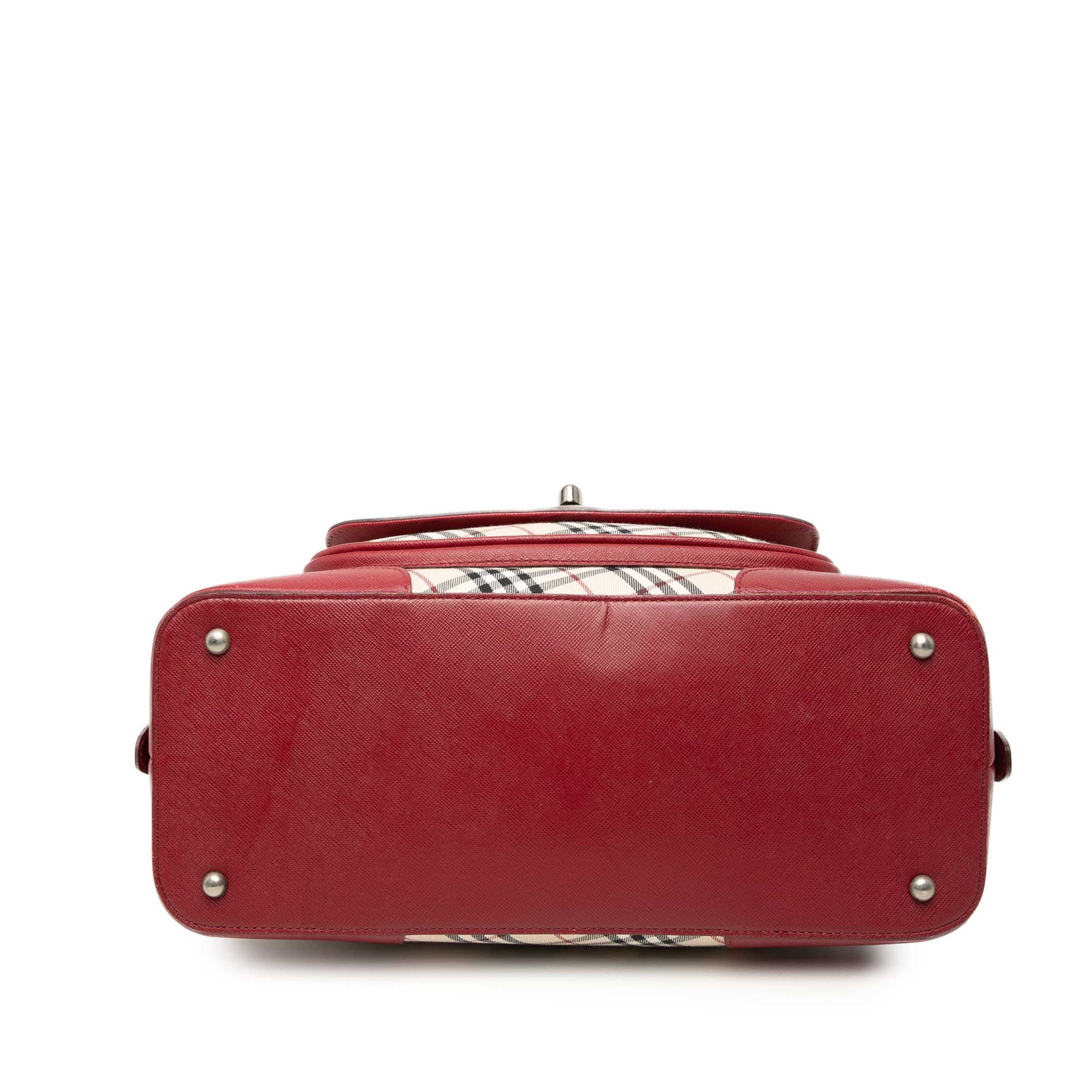 Burberry Nova Check Canvas Handbag, från Luxclusif, i färgen röd. Klicka för att öppna bilden i stort format
