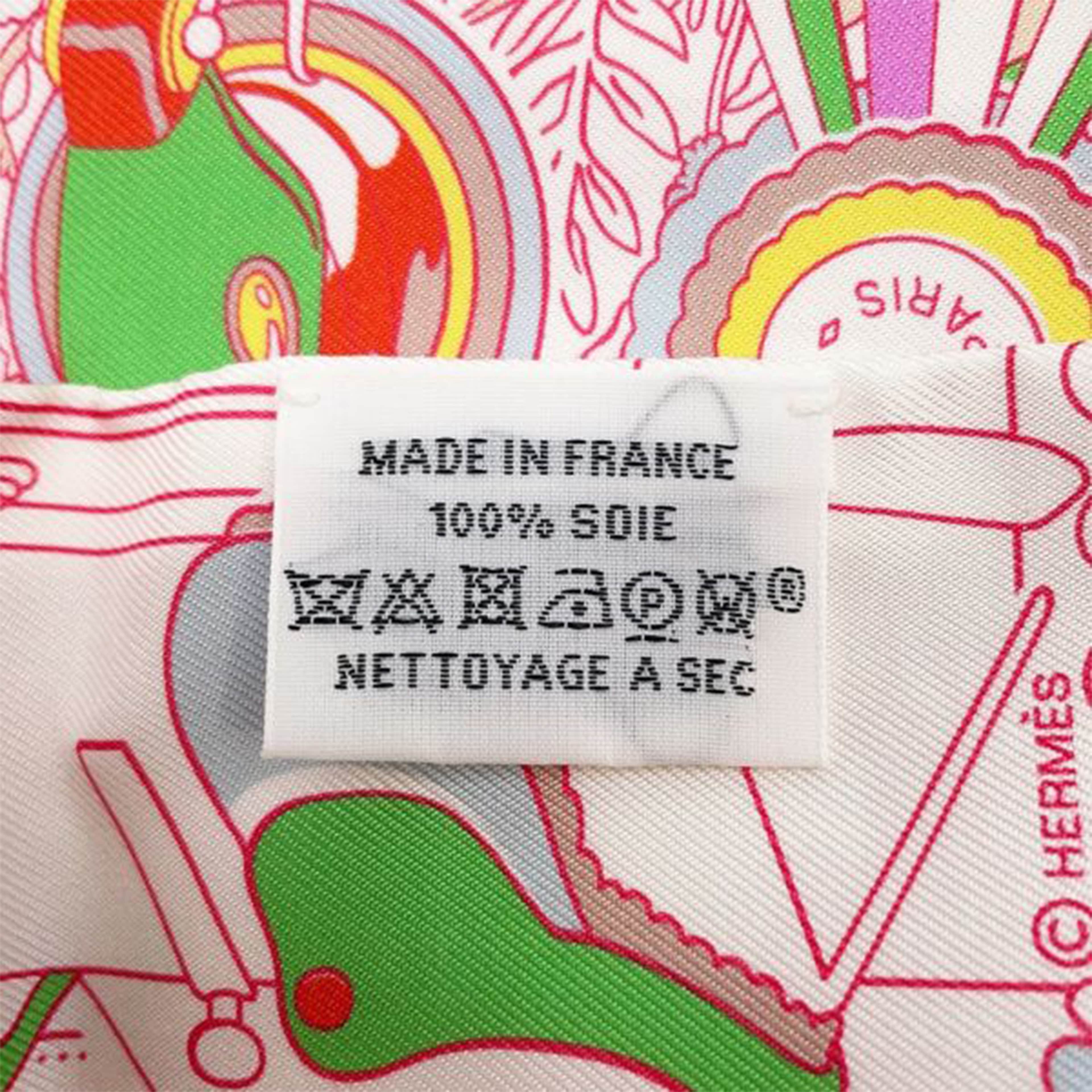 Hermès Pony Pit Stop Silk Twilly Scarf, från Luxclusif, i färgen white. Klicka för att öppna bilden i stort format