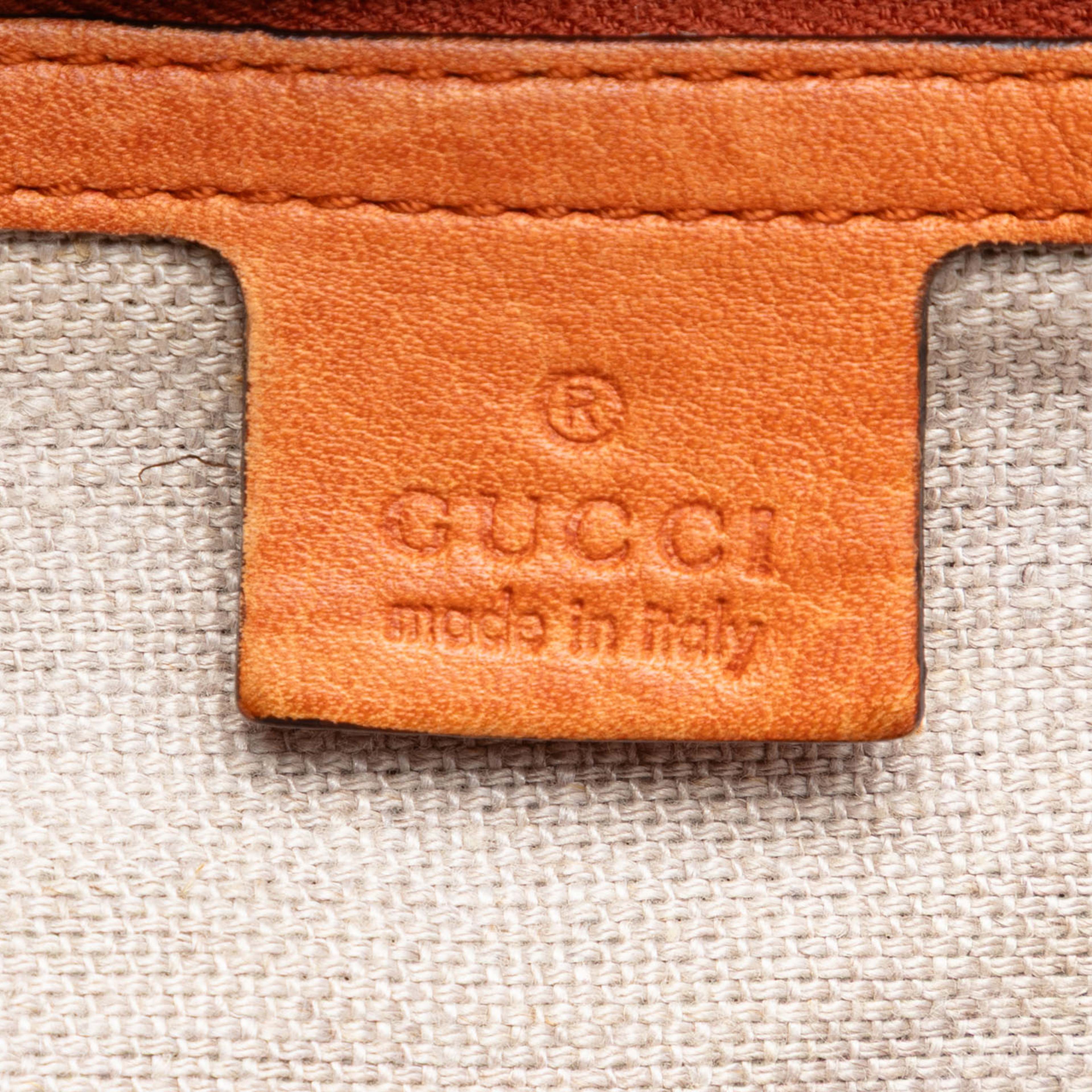 Gucci Medium Gg Canvas Bamboo Tassel Tote, från Luxclusif, i färgen beige. Klicka för att öppna bilden i stort format