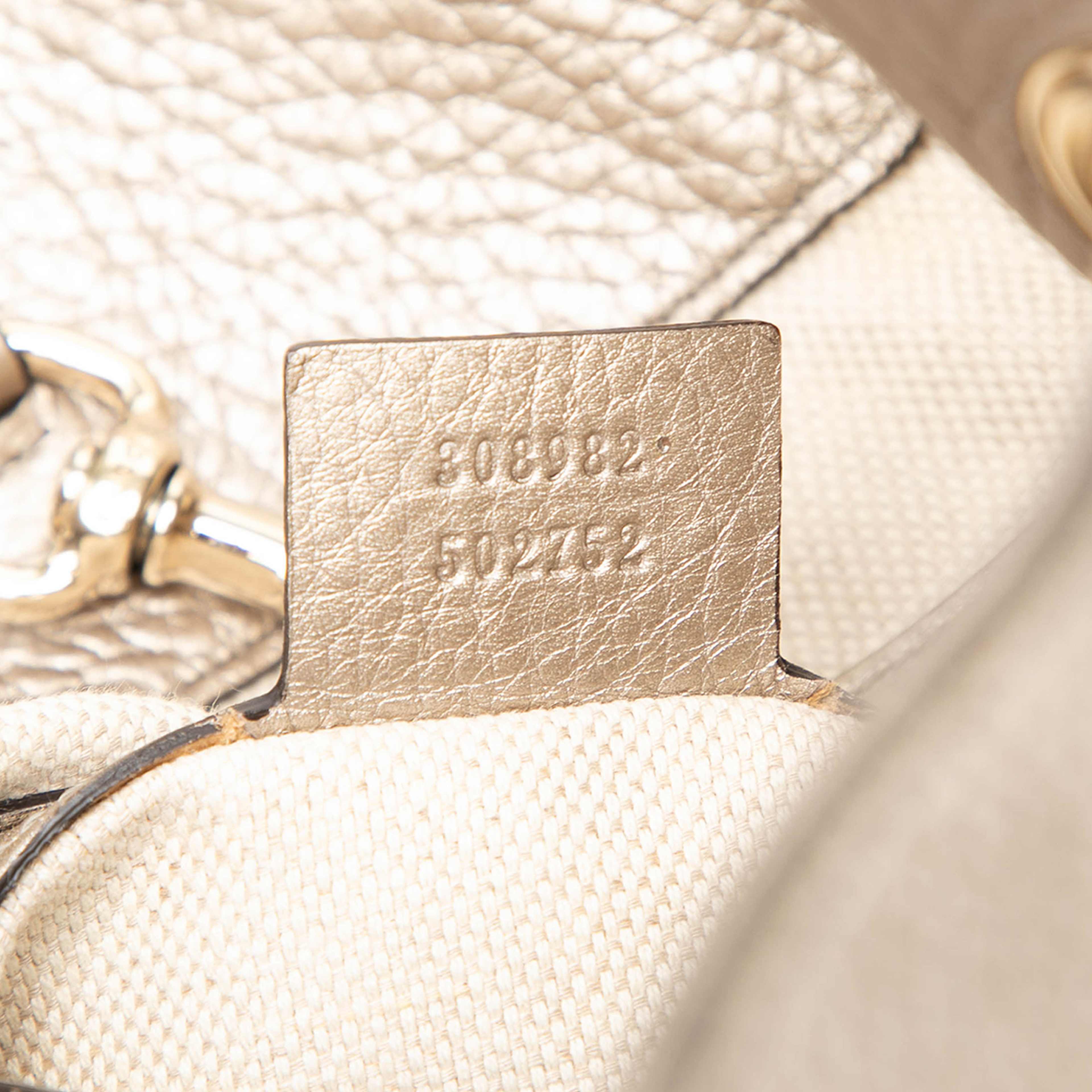 Gucci Medium Metallic Calfskin Soho Chain Tote, från Luxclusif, i färgen guld. Klicka för att öppna bilden i stort format