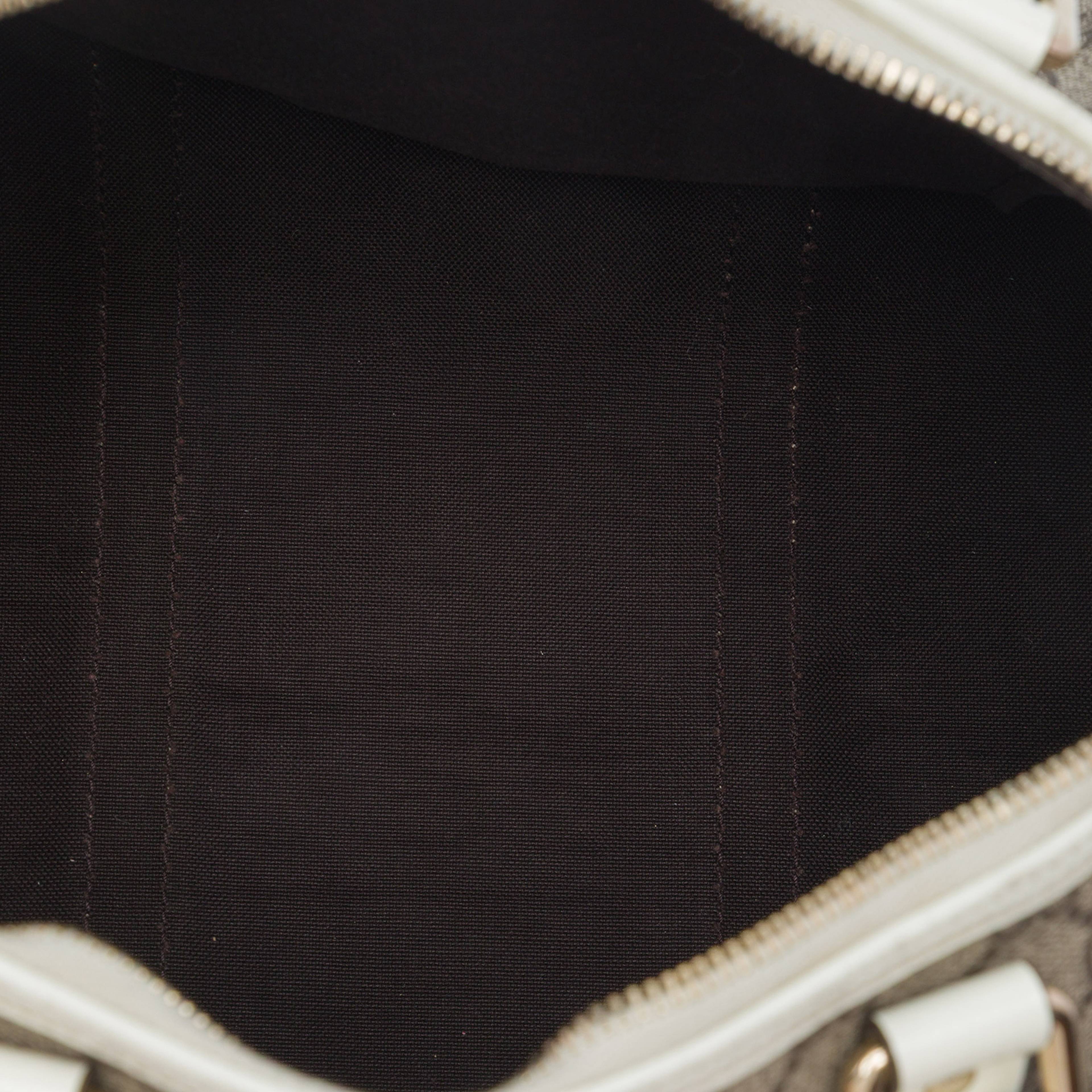 Gucci Medium Gg Supreme Joy Boston Bag, från Luxclusif, i färgen beige. Klicka för att öppna bilden i stort format