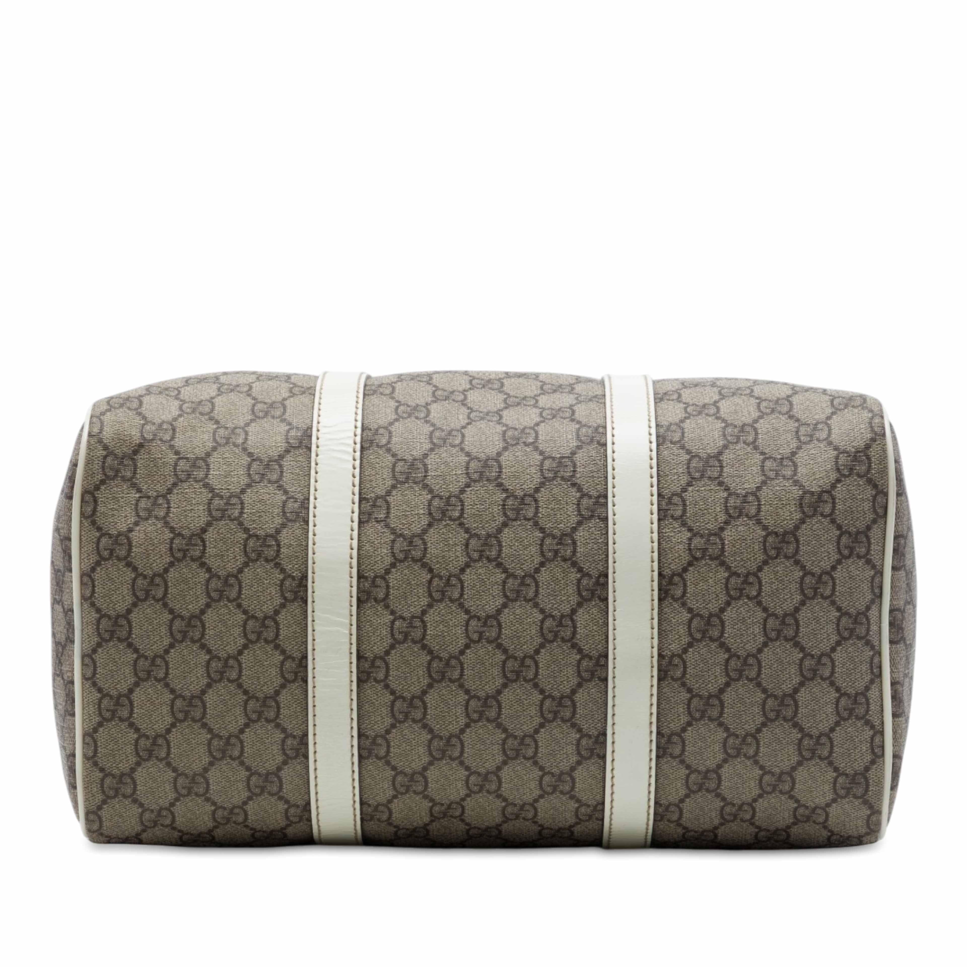Gucci Medium Gg Supreme Joy Boston Bag, från Luxclusif, i färgen beige. Klicka för att öppna bilden i stort format
