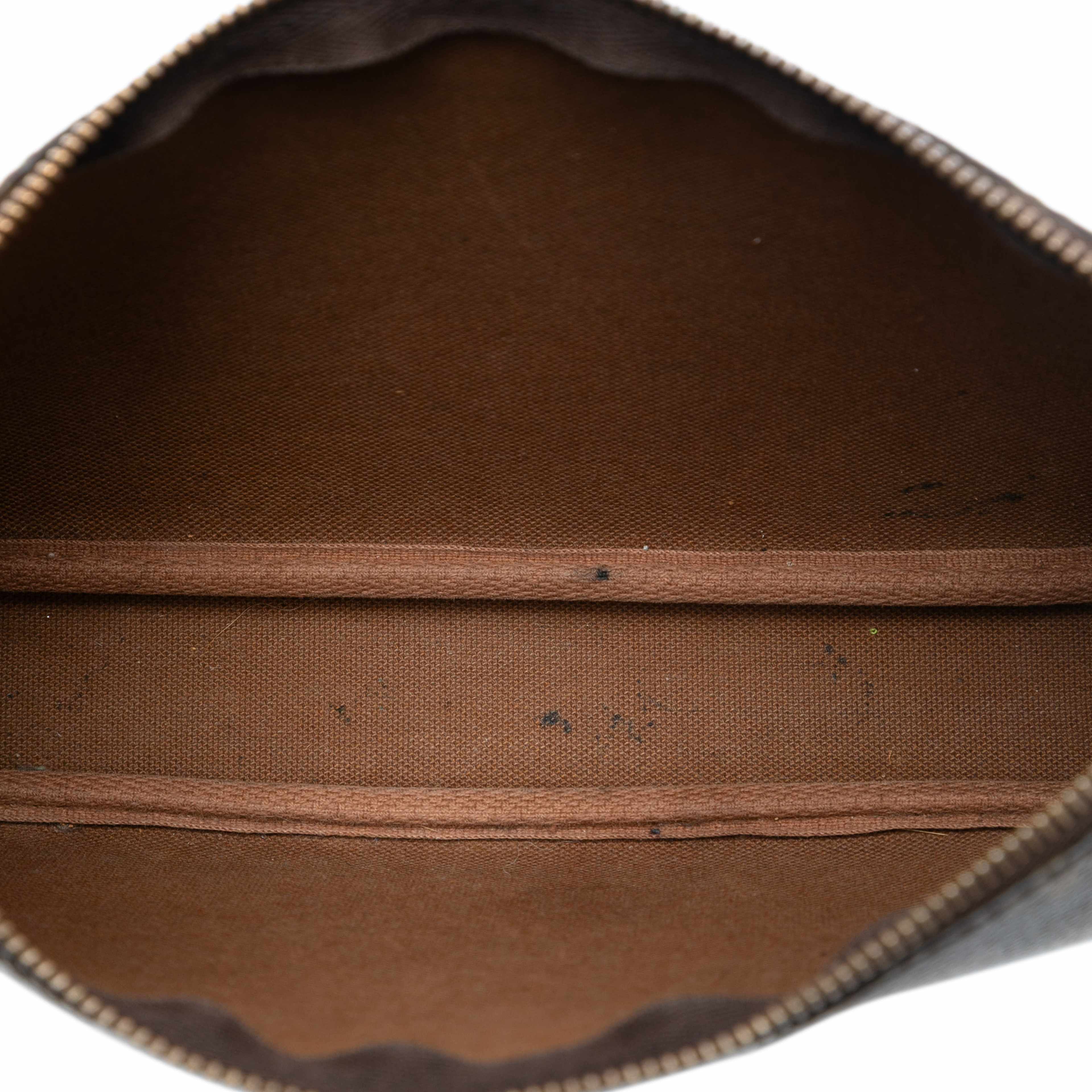 Louis Vuitton Monogram Pochette Accessoires, från Luxclusif, i färgen brown. Klicka för att öppna bilden i stort format