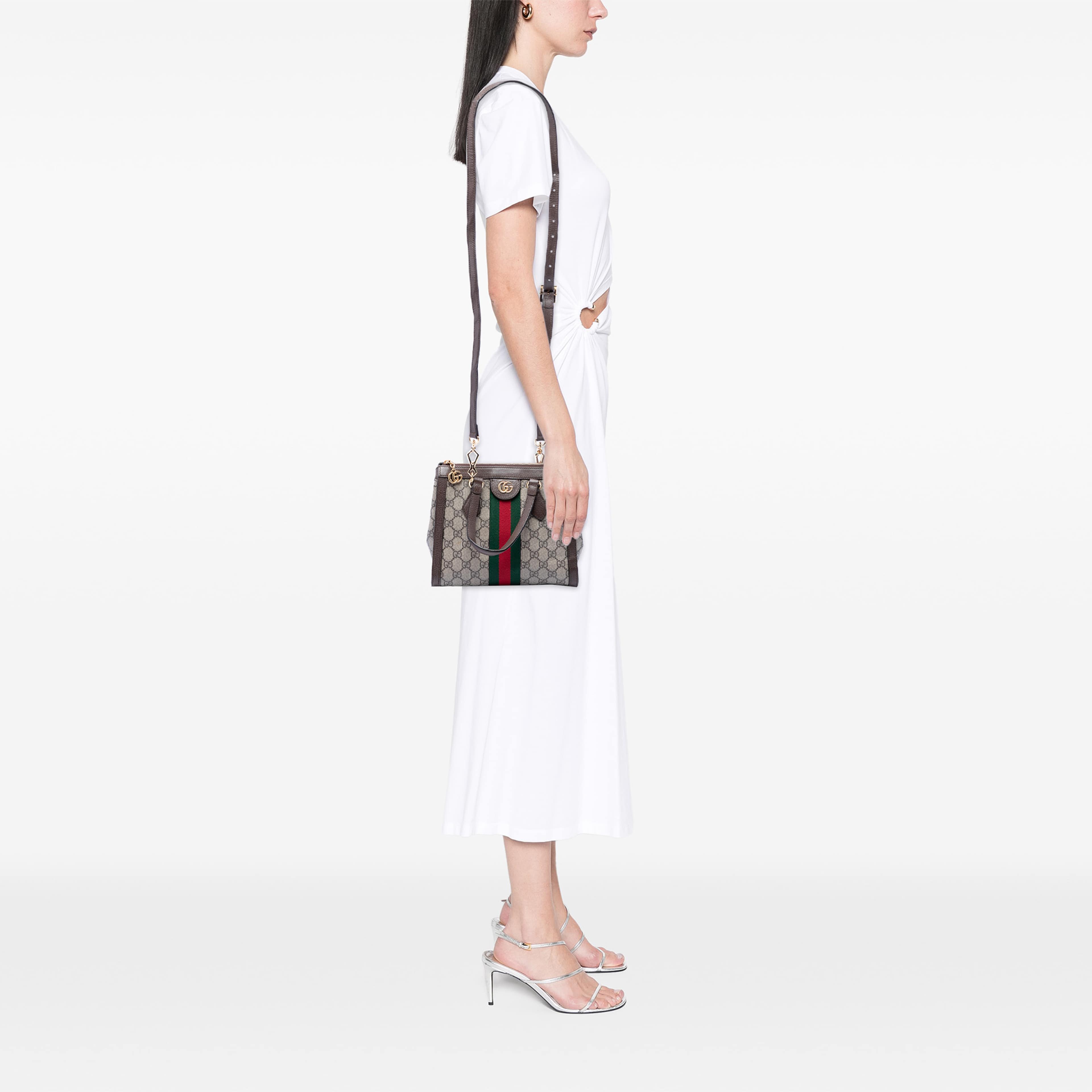 Gucci Small Gg Supreme Ophidia Satchel, från Luxclusif, i färgen beige. Klicka för att öppna bilden i stort format